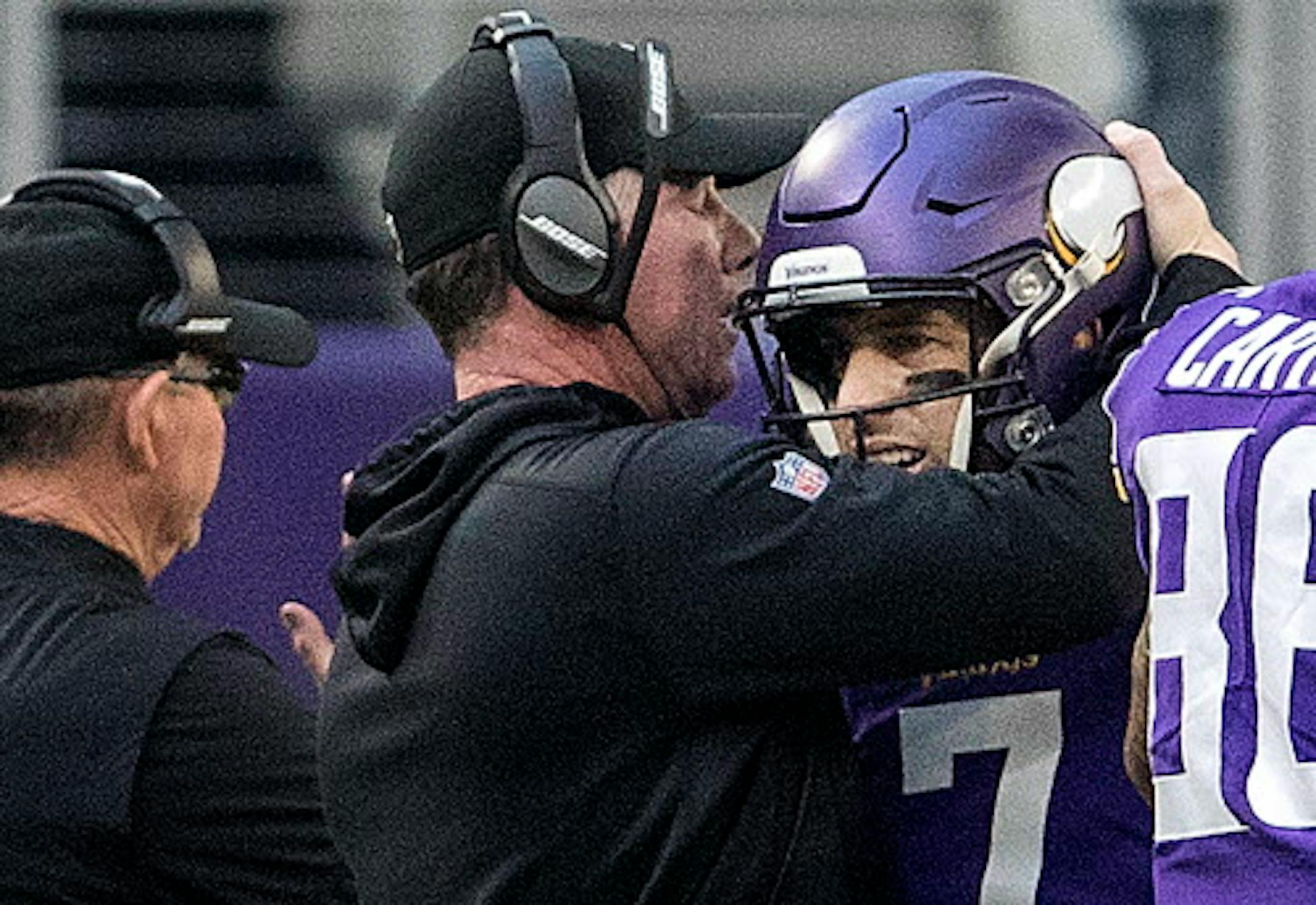 Vikings offensive coordinator Pat Shurmur spoke with quarterback Case Keenum (7) after a touchdown in the second quarter.