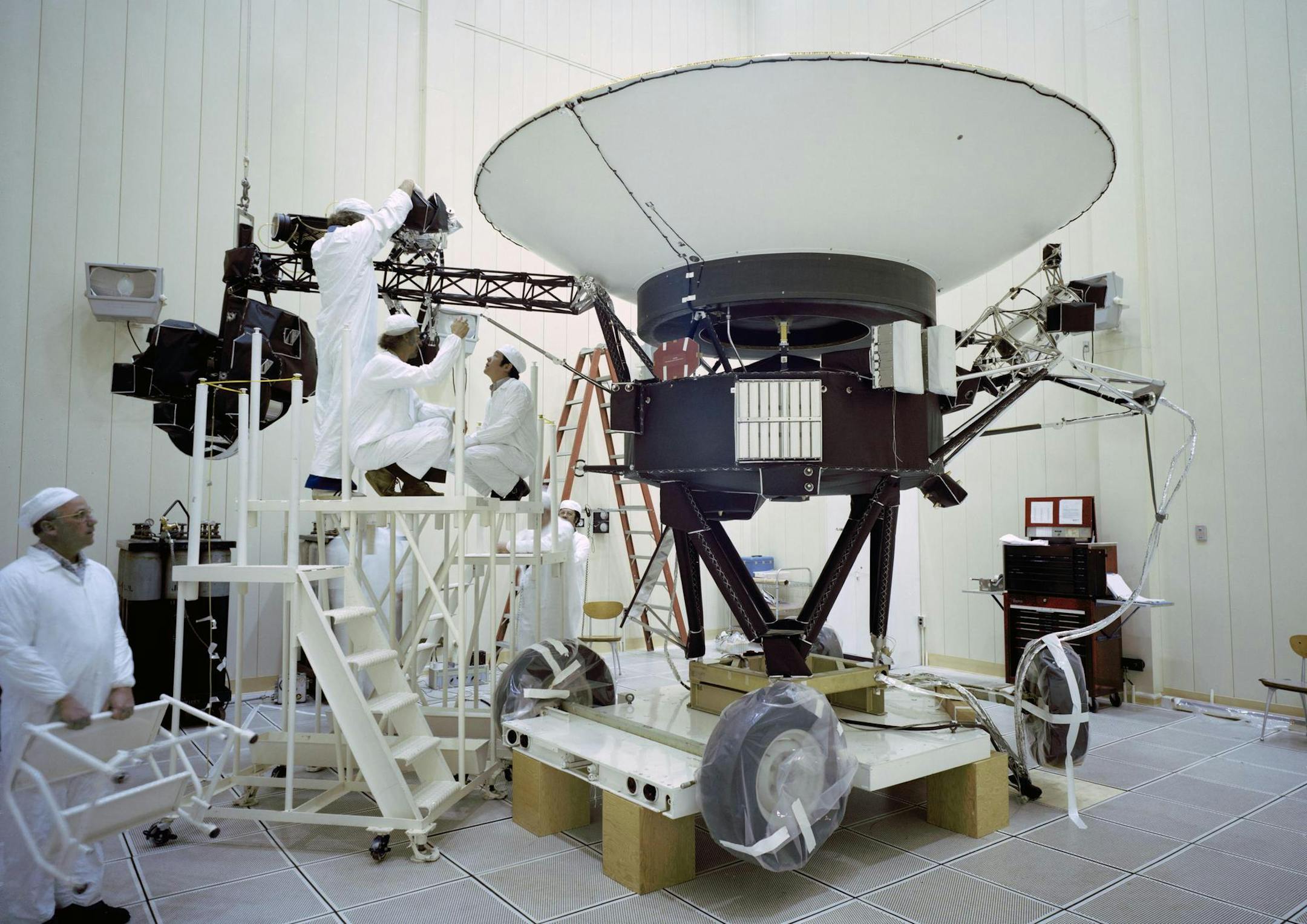 A photo provided by NASA's Jet Propulsion Laboratory shows NASA engineers working on the Voyager 2 spacecraft in 1977. The plutonium-powered spacecraft, launched in 1977 to make a tour of the giant planets, has entered interstellar space. (NASA/JPL-Caltech via The New York) -- NO SALES; FOR EDITORIAL USE ONLY WITH NYT STORY SCI-VOYAGER-SPACECRAFT BY KENNETH CHANG FOR DEC. 11, 2018. ALL OTHER USE PROHIBITED. --