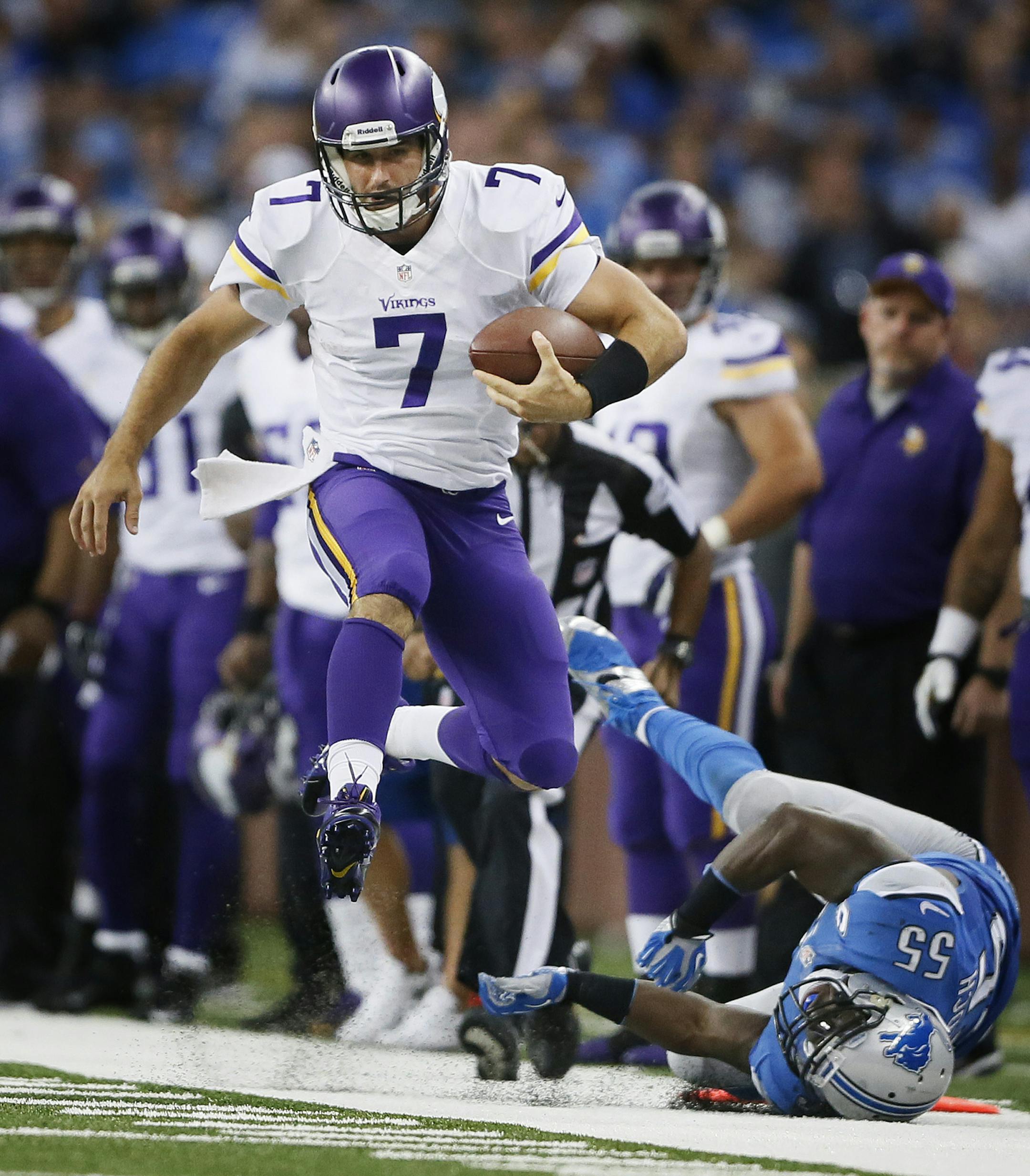 Minnesota Vikings quarterback Christian Ponder (7) picked up a third quarterback first down, and he jumped over Detroit Lions middle linebacker Stephen Tulloch (55) during NFL action at Ford Field between the MInnesota Vikings and Detroit Lions Sunday September 8, 2013 in Detroit, MI. Detroit beat Minnesota 34-24. ] JERRY HOLT ‚Ä¢ jerry.holt@startribune.com