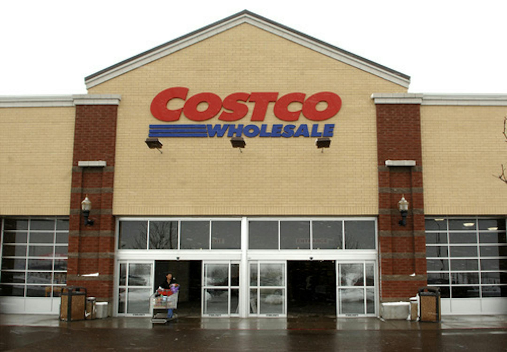 Two months after abandoning plans for a Duluth store, Costco is taking bids for the same site.