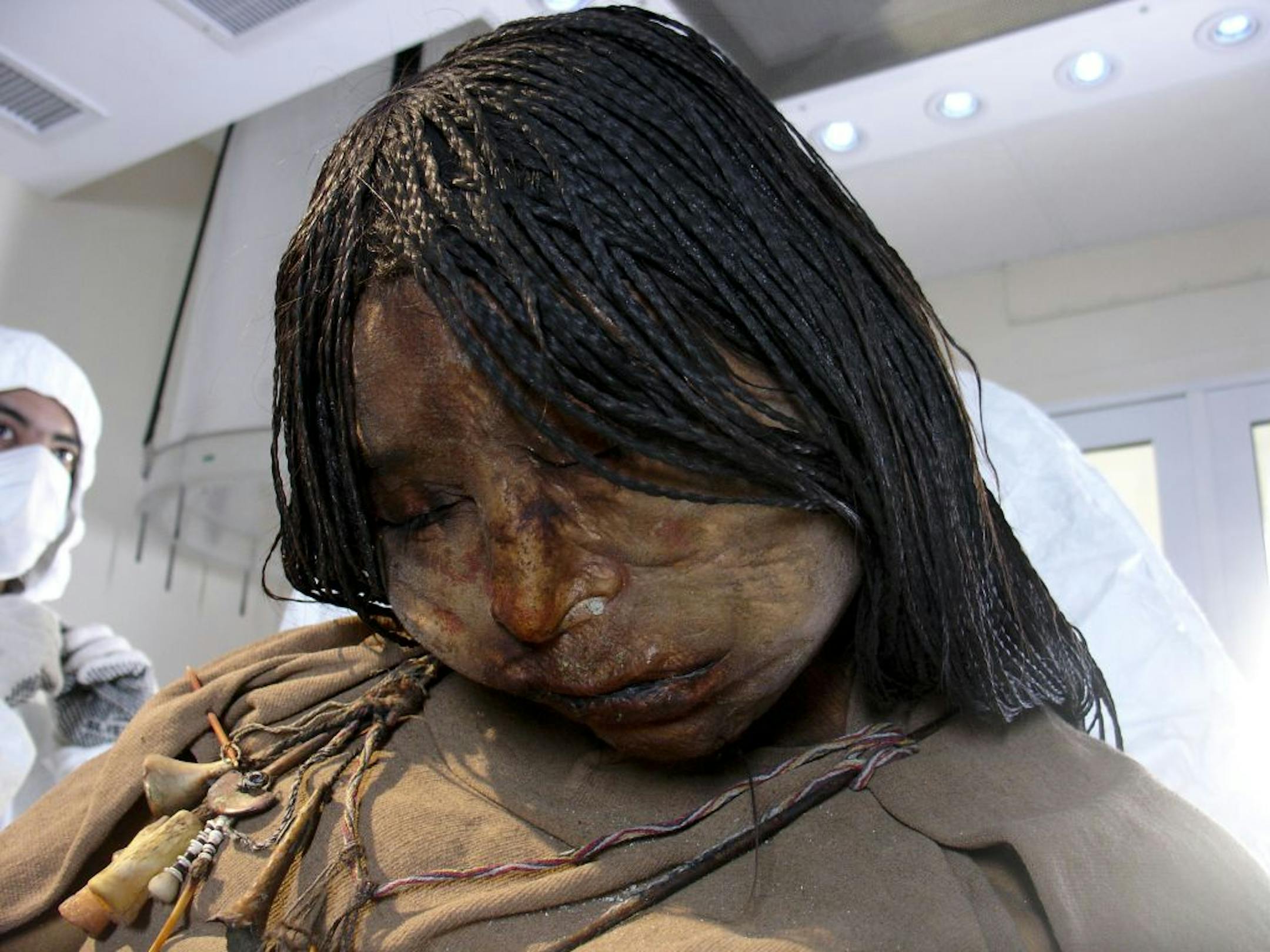 A 500-year-old frozen Incan mummy, in an undated handout photo. Forensic anthropologists compared proteins from the Inca girl to a large database, determining she had what looked like a chronic respiratory infection. (Angelique Corthals via The New York Times) -- NO SALES; FOR EDITORIAL USE ONLY WITH STORY SLUGGED SCI WATCH. ALL OTHER USE PROHIBITED. -