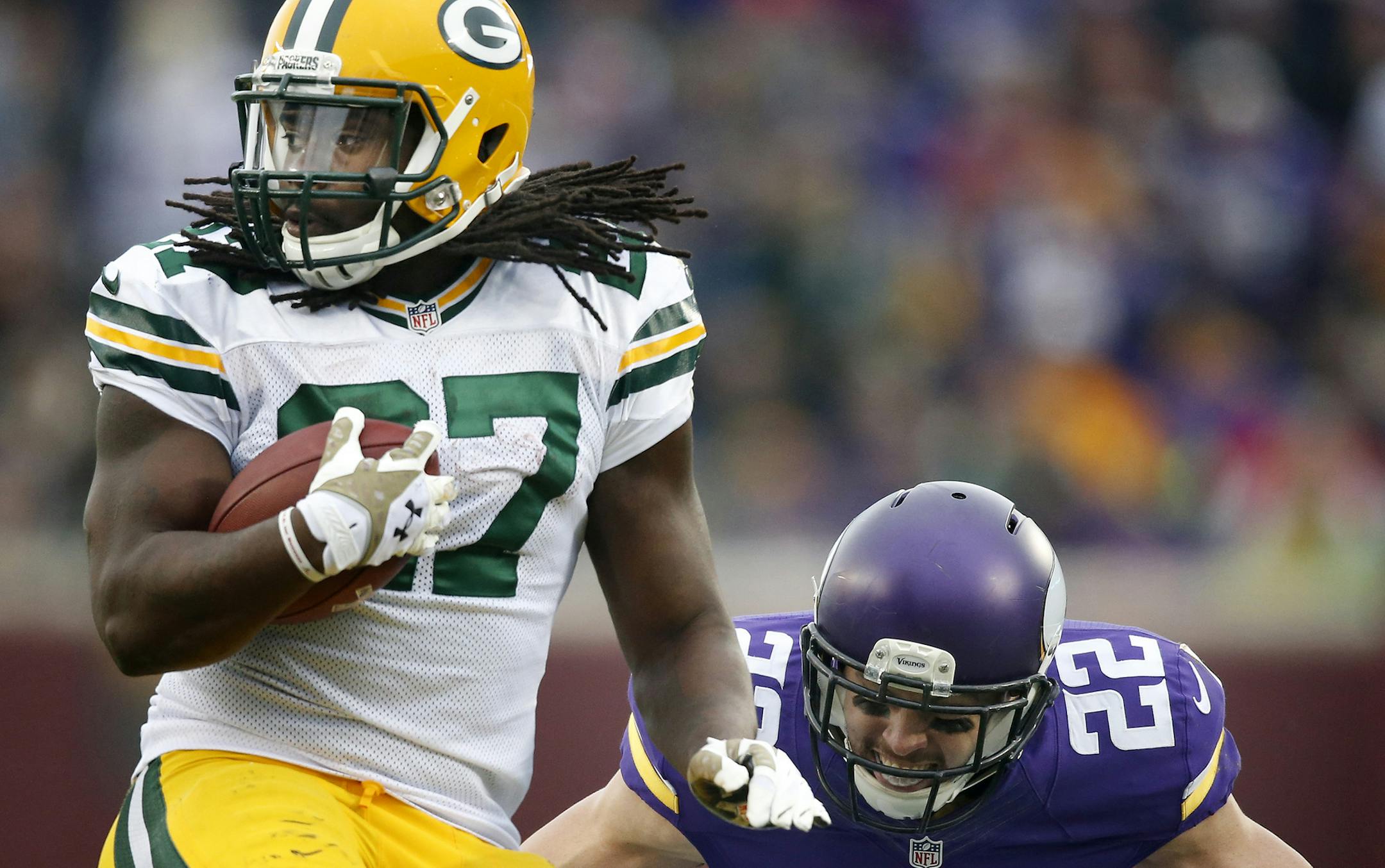 Packers running back Eddie Lacy (27) attempted to spin away from Chad Greenway (52) in the third quarter. Green Bay beat Minnesota by a final score of 24-21. ] CARLOS GONZALEZ cgonzalez@startribune.com - November 23, 2014, Minneapolis, Minn., TCF Bank Stadium, NFL, Minnesota Vikings vs. Green Bay Packers