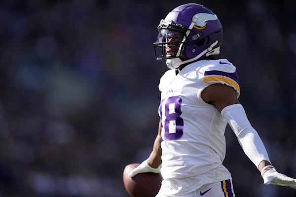 Vikings wide receiver Justin Jefferson (18) ran in a 50-yard touchdown pass from quarterback Kirk Cousins (8) in the first quarter of an NFL game betw