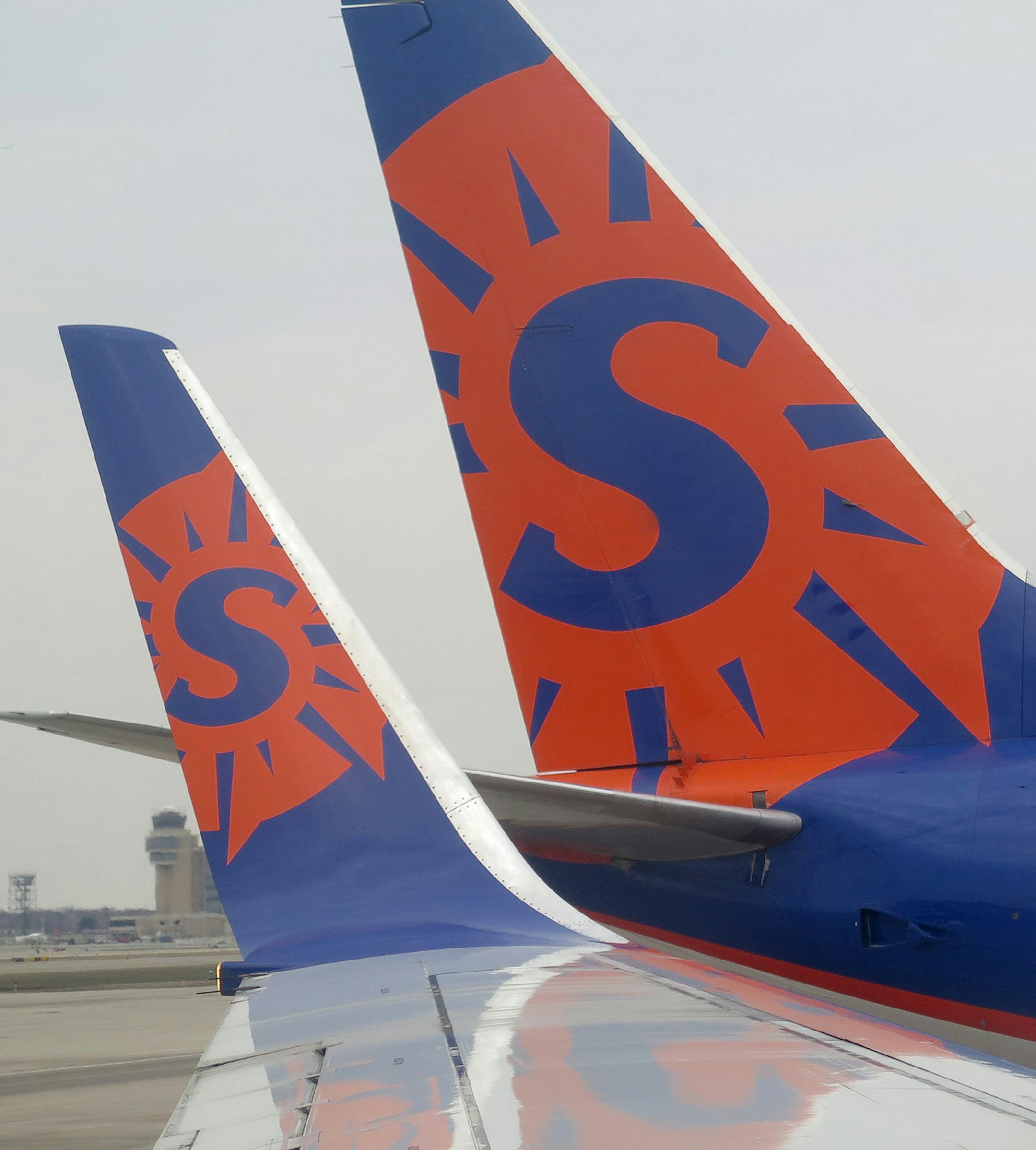 Sun Country airlines logo on 737 wing tips and tail at Humphrey terminal, MSP ] 2014 - for use with business related stories- illo ORG XMIT: MIN1407031432470341