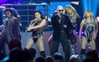 Pitbull and Fifth Harmony in SHOWTIME AT THE APOLLO airing Thursday, March 1 (9:00-10:00 PM ET/PT) on FOX. CR: FOX: &#xa9; 2018 FOX Broadcasting.