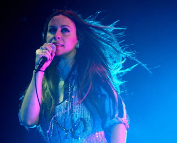 Alanis Morissette played Xcel Energy Center in 2007 with
