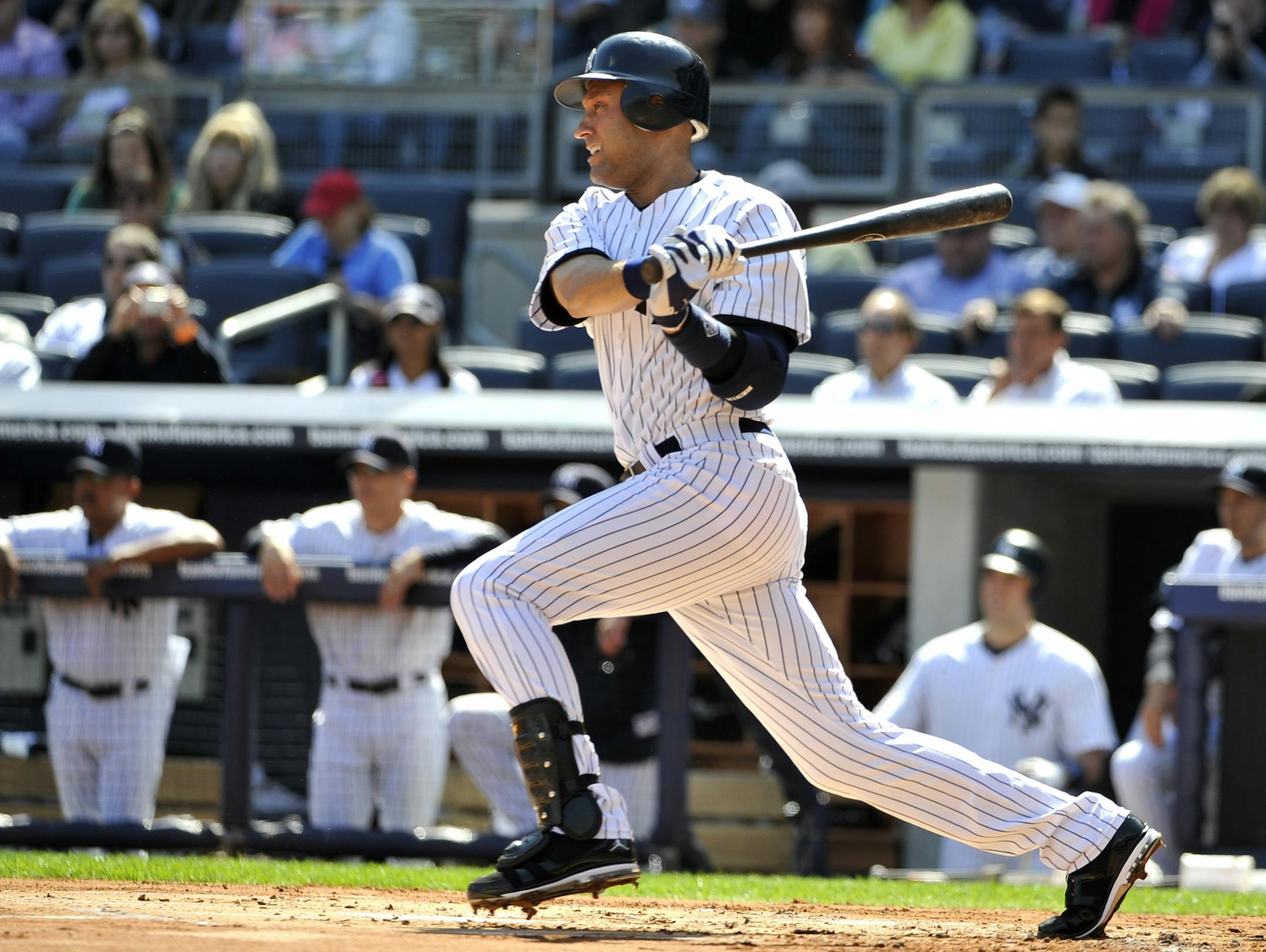 Derek Jeter started the Yankees off with a single.