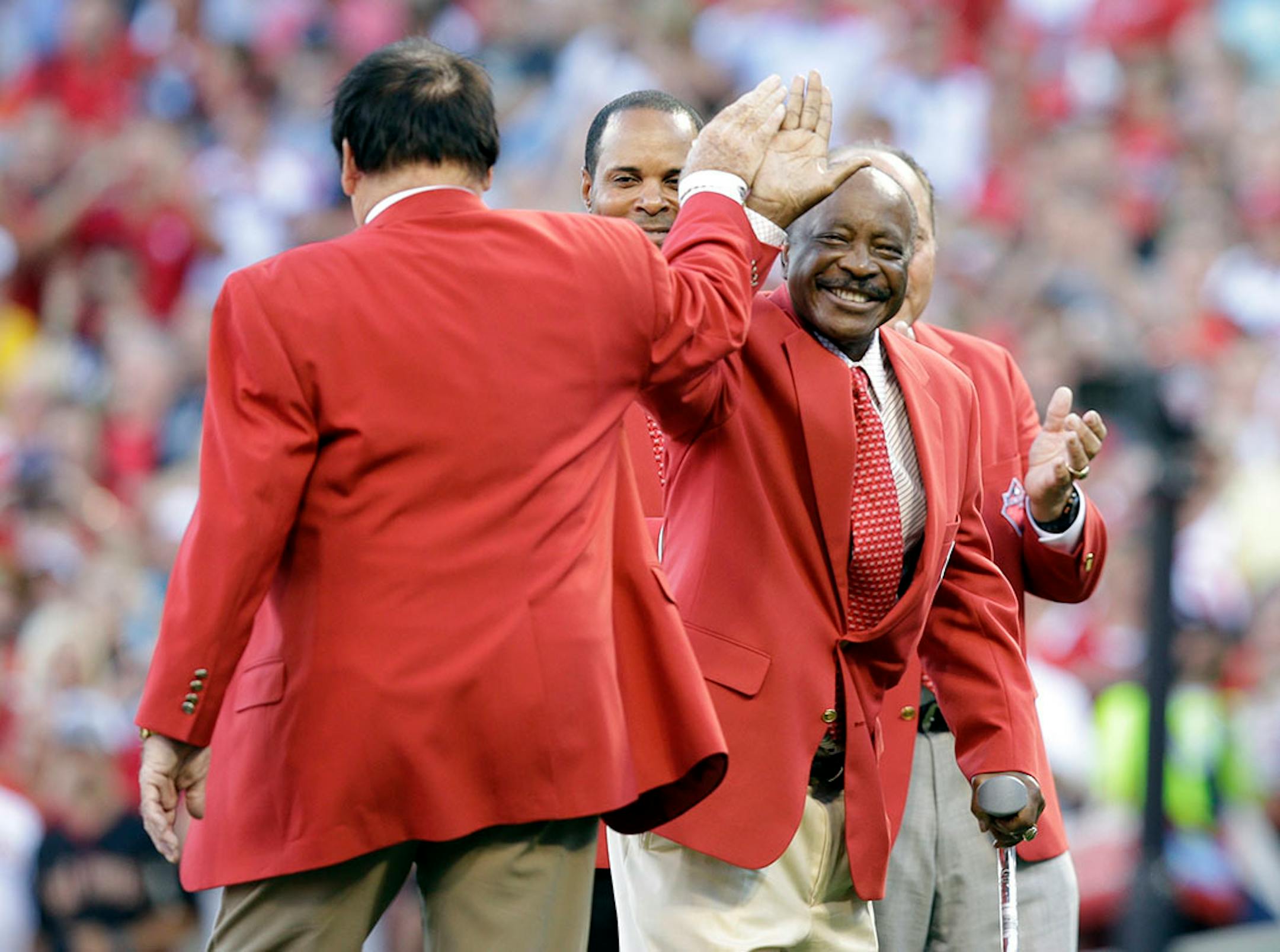 Pete Rose and Joe Morgan are introduced before the MLB All-Star baseball game, Tuesday, July 14, 2015, in Cincinnati.