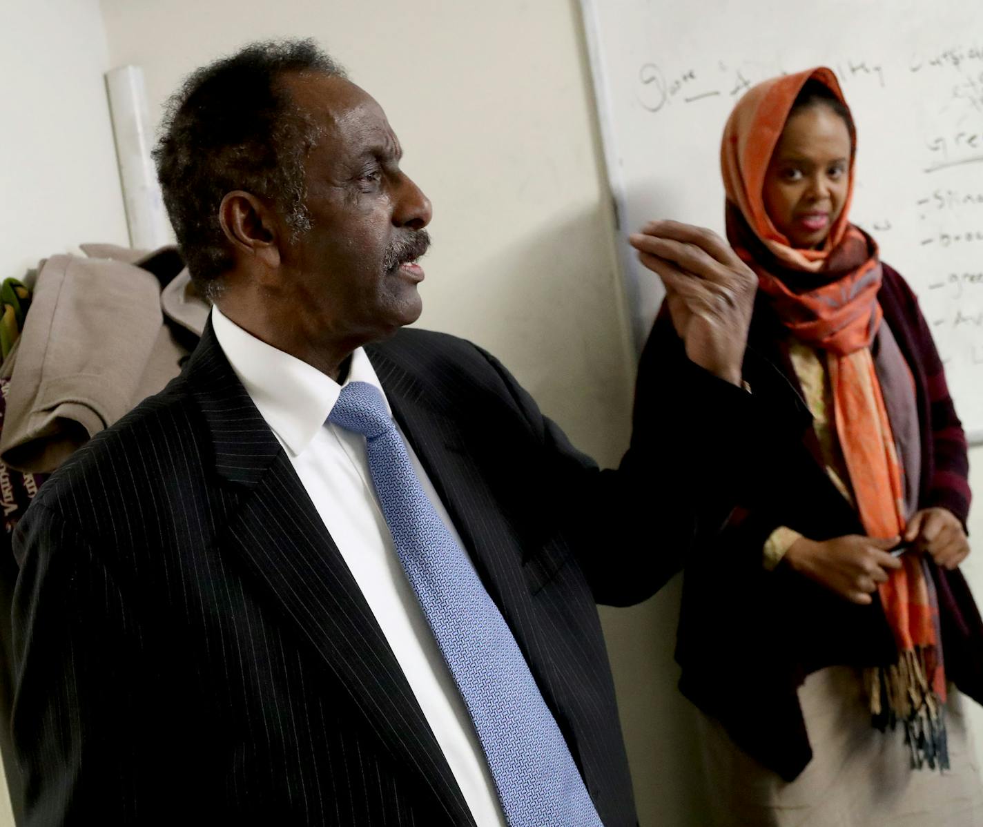 Mohamed Mohamud, center, talks to a parent training class that his organization, the Somali American Parent Association, offers Tuesday, Dec. 20, 2016, in Minneapolis, MN. Next to Mohamud is Saidiyo Yusuf, program director.] (DAVID JOLES STARTRIBUNE)djoles@startribune.com Mohamed Mohamud decided to launch the Somali American Parent Association the day in April 2007 when his son's principal in Minneapolis summoned him to tell him the boy was failing several classes. Mohamud argued that if his nam