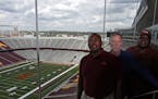 Jim Carter, center, posed with former Gophers football players John Williams and Ezell Jones at TCF Bank Stadium in 2009.