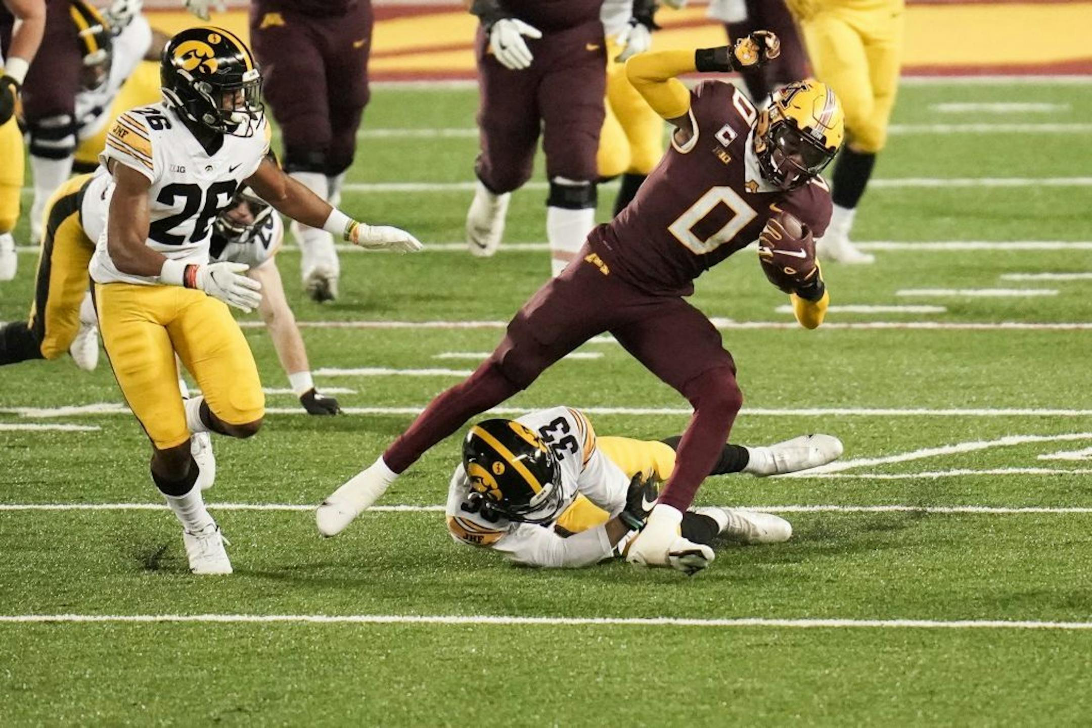 Minnesota Gophers wide receiver Rashod Bateman (0) caught a pass for a first down in the third quarter.