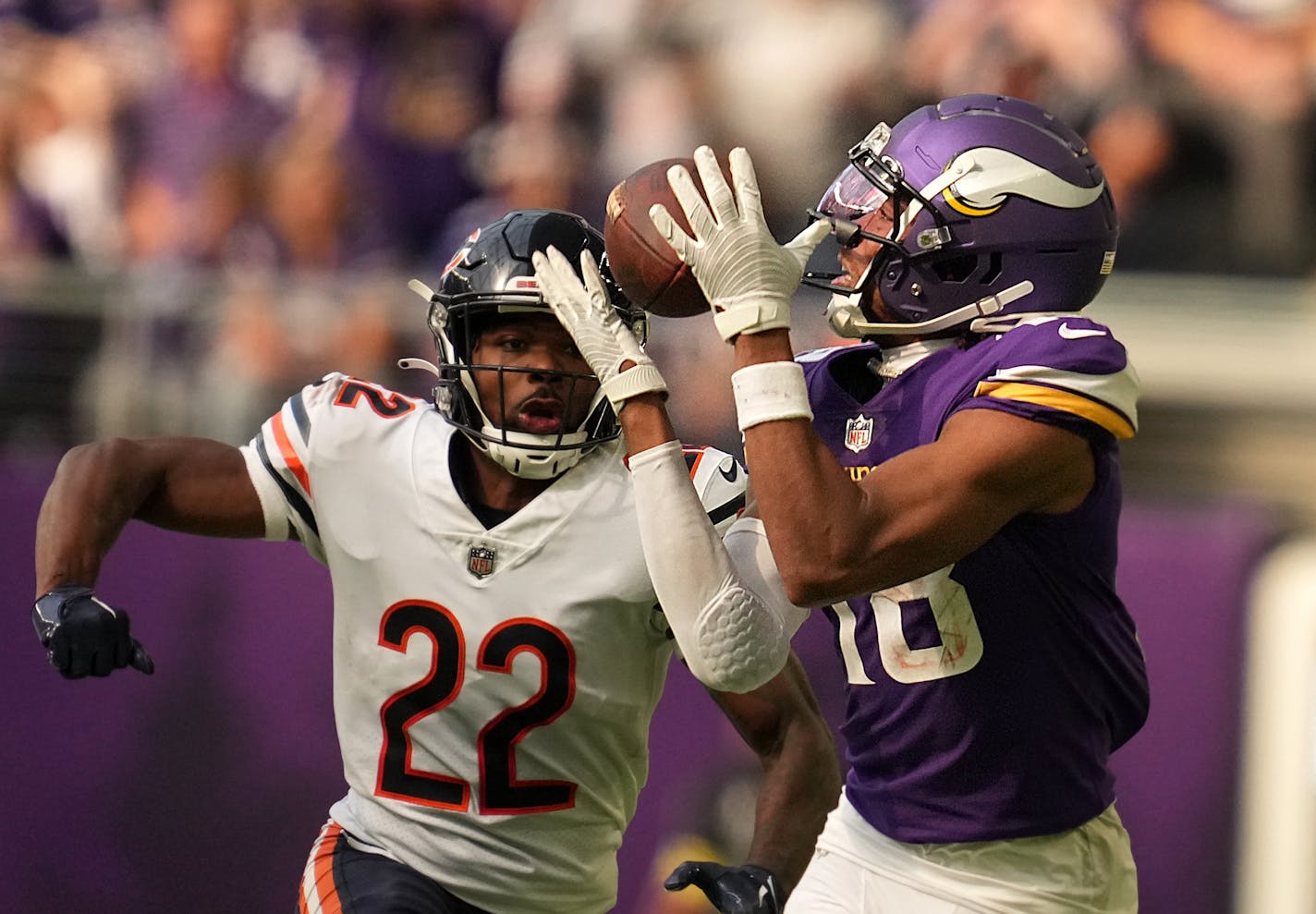 Minnesota Vikings wide receiver Justin Jefferson (18) completes a long pass from quarterback Kirk Cousins (8) in the second quarter of an NFL game between the Minnesota Vikings and the Chicago Bears Sunday, Oct. 9, 2022 at U.S. Bank Stadium in Minneapolis. ] ANTHONY SOUFFLE • anthony.souffle@startribune.com