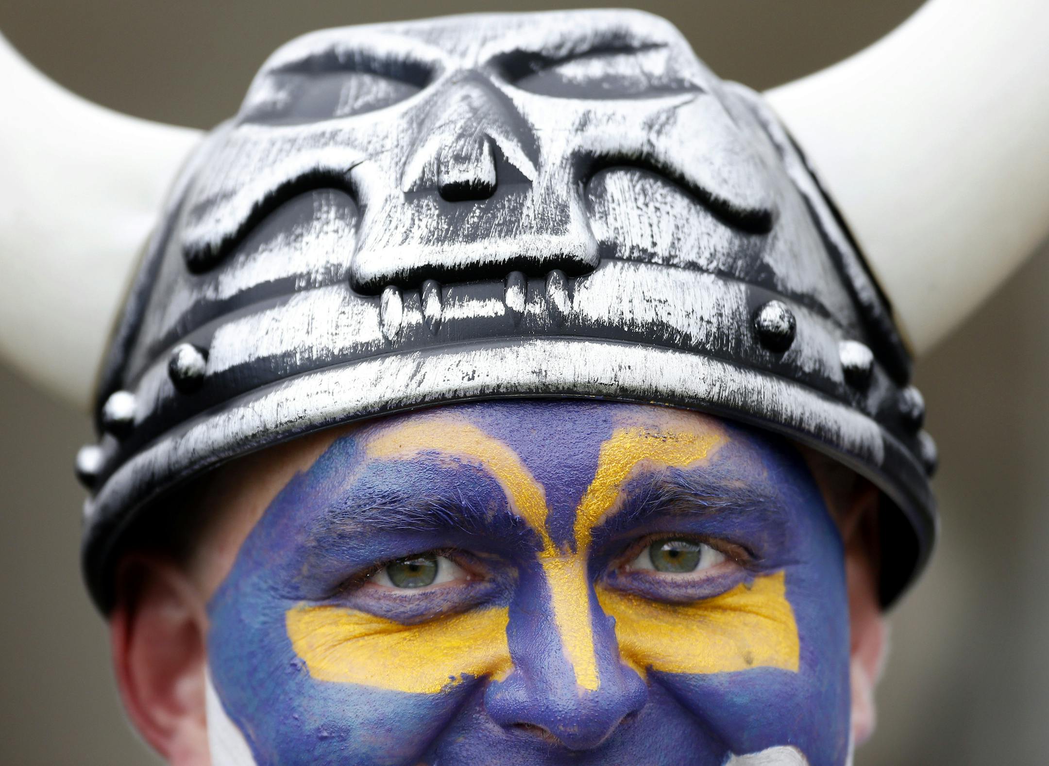 Minnesota Vikings fan Tom Nickerson, 27, of Waterloo, IA, watched the afternoon practice on Friday. ] CARLOS GONZALEZ cgonzalez@startribune.com July 26, 2013, Minnesota Vikings Training Camp, Mankato, Minn., Minnesota State University, Mankato - Afternoon practice