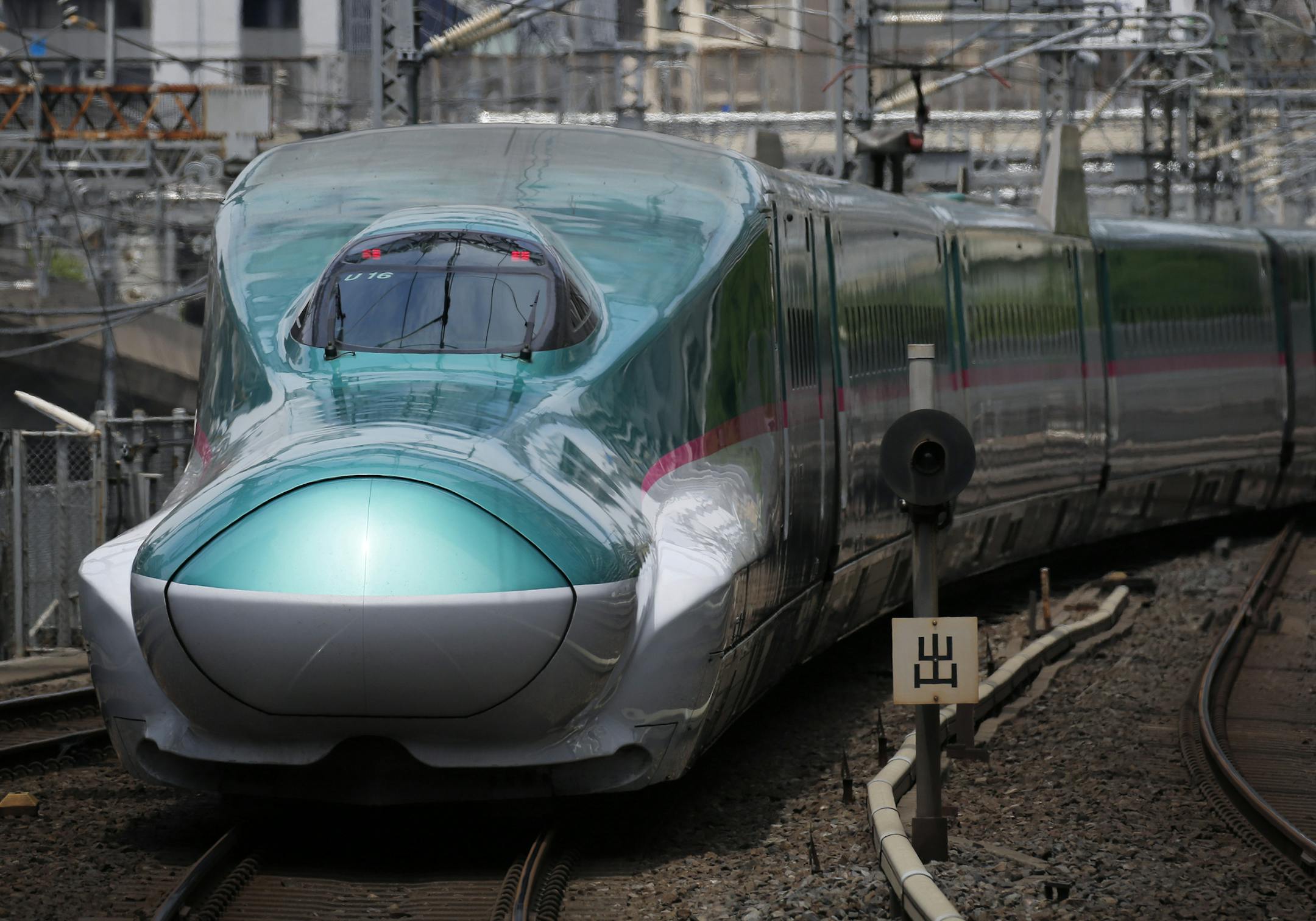 An East Japan Railway Co. (JR East) E5 series Shinkansen bullet train departs from Tokyo Station in Tokyo in 2015. MUST CREDIT: Bloomberg photo by Kiyoshi Ota