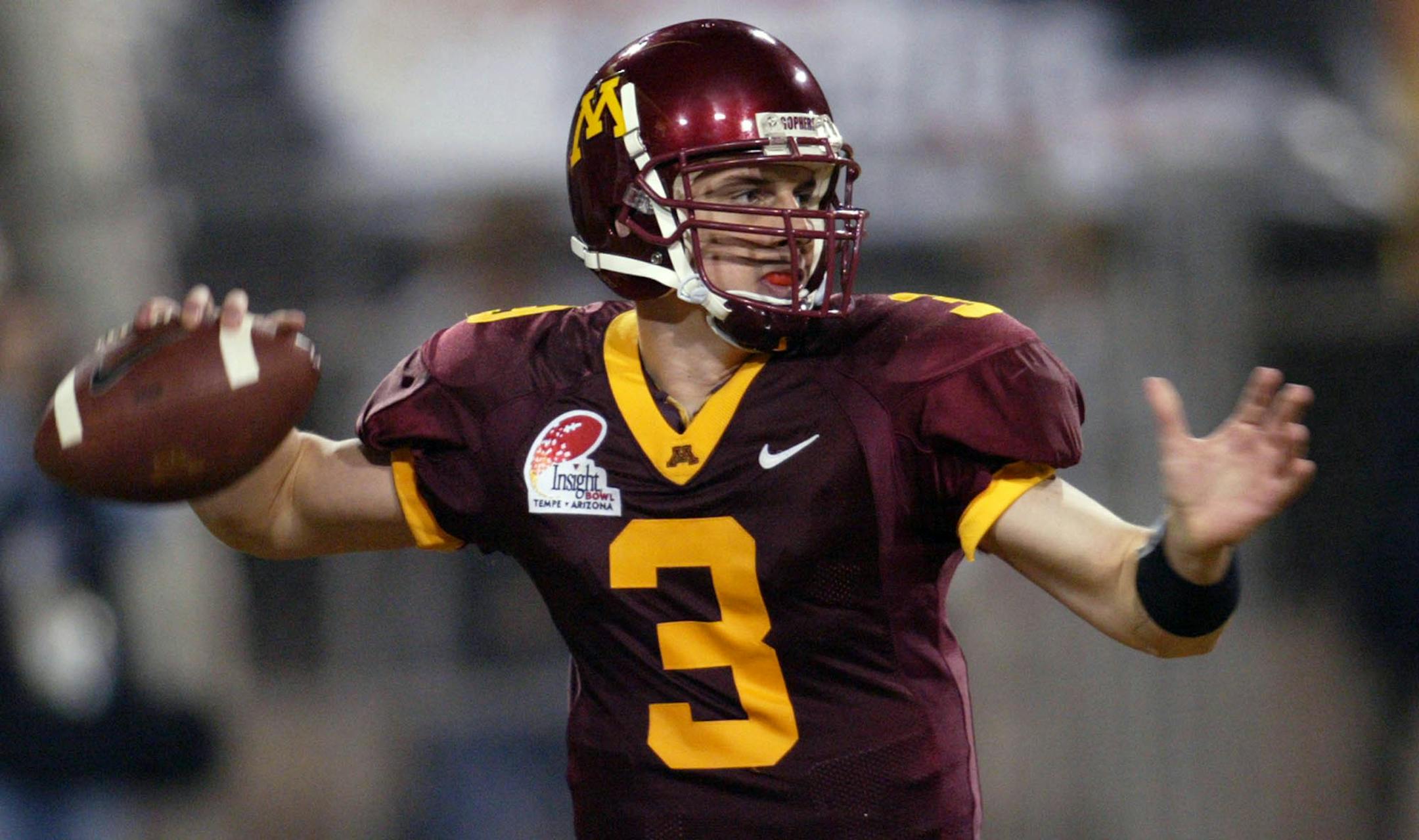 MARLIN LEVISON *mlevison@startribune.com 12/29/06 Assign# 107906- University of Minnesota Gophers vs. Texas Tech in Insight Bowl. Gophers lead at half time 35-7. IN THIS PHOTO: Gophers quarterback Bryan Cupito completes a pass. // football //