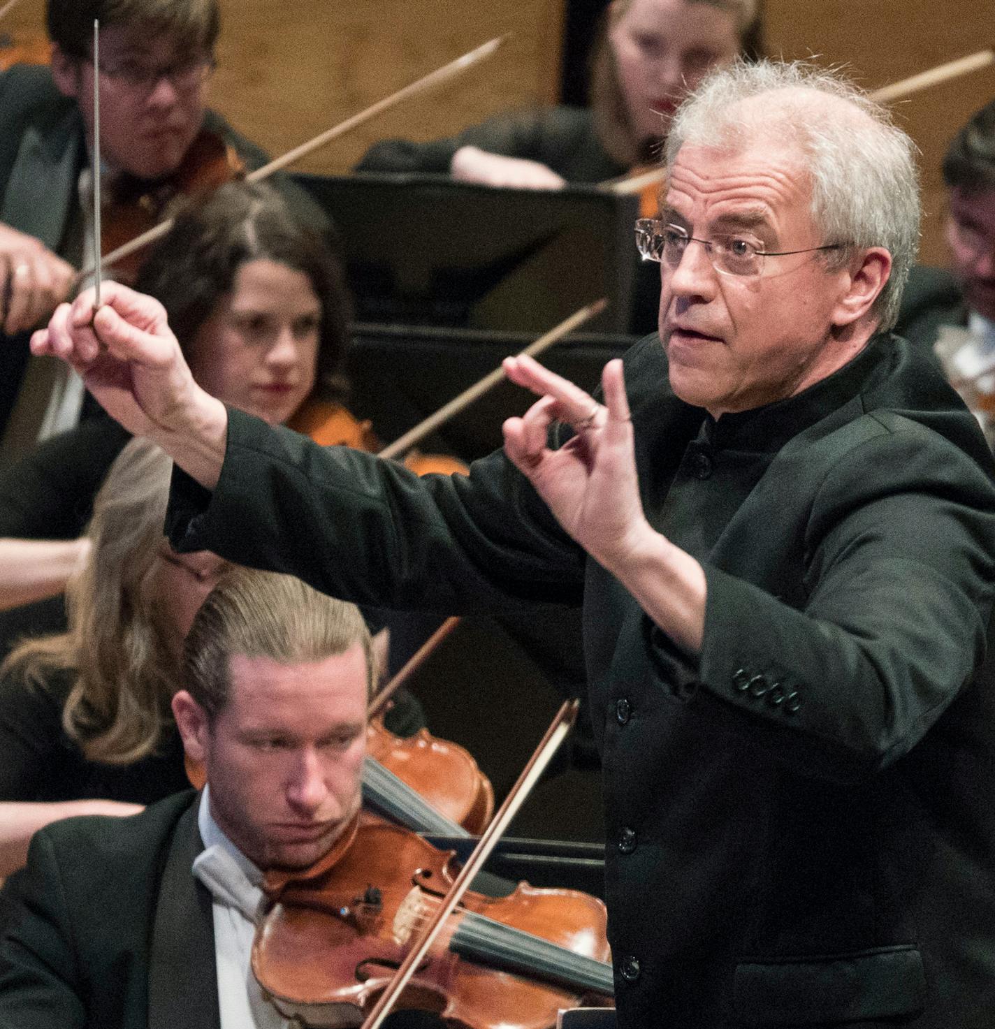 Photo by Courtney Perry. Osmo V&#xe4;nsk&#xe4; and Minnesota Orchestra