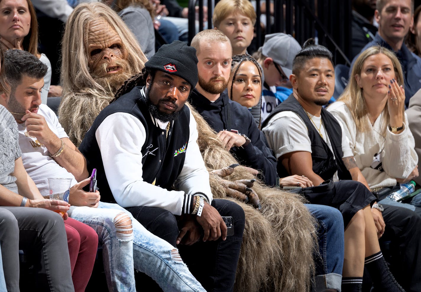 Minnesota Vikings running back Dalvin Cook watched the Timberwolves game Wednesday, October 19, 2022, at Target Center in Minneapolis, Minn. ] CARLOS GONZALEZ • carlos.gonzalez@startribune.com.