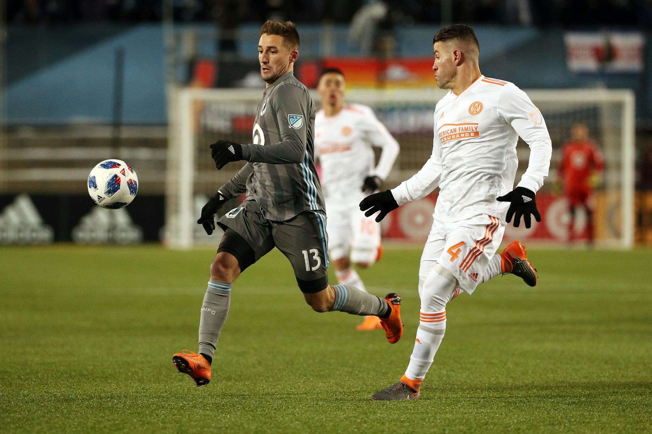 Minnesota United midfielder Ethan Finlay (13).