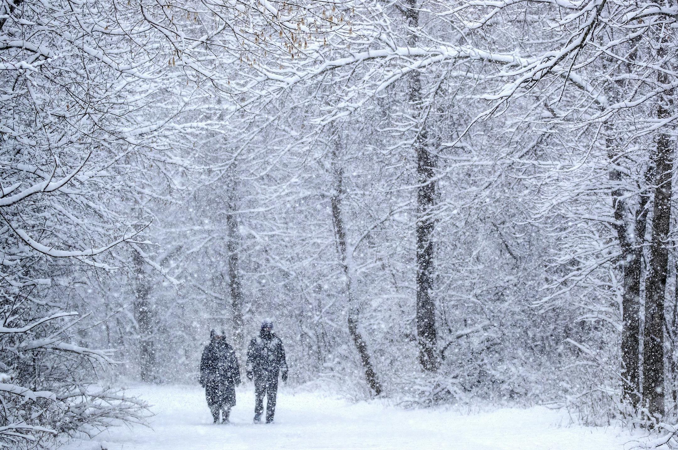 Colleen and Jon Juffer made their way on a trail around Staring Lake in Eden Prairie. ] CARLOS GONZALEZ • cgonzalez@startribune.com – Eden Prairie, MN – April 12, 2020, Weather / Snow Feature