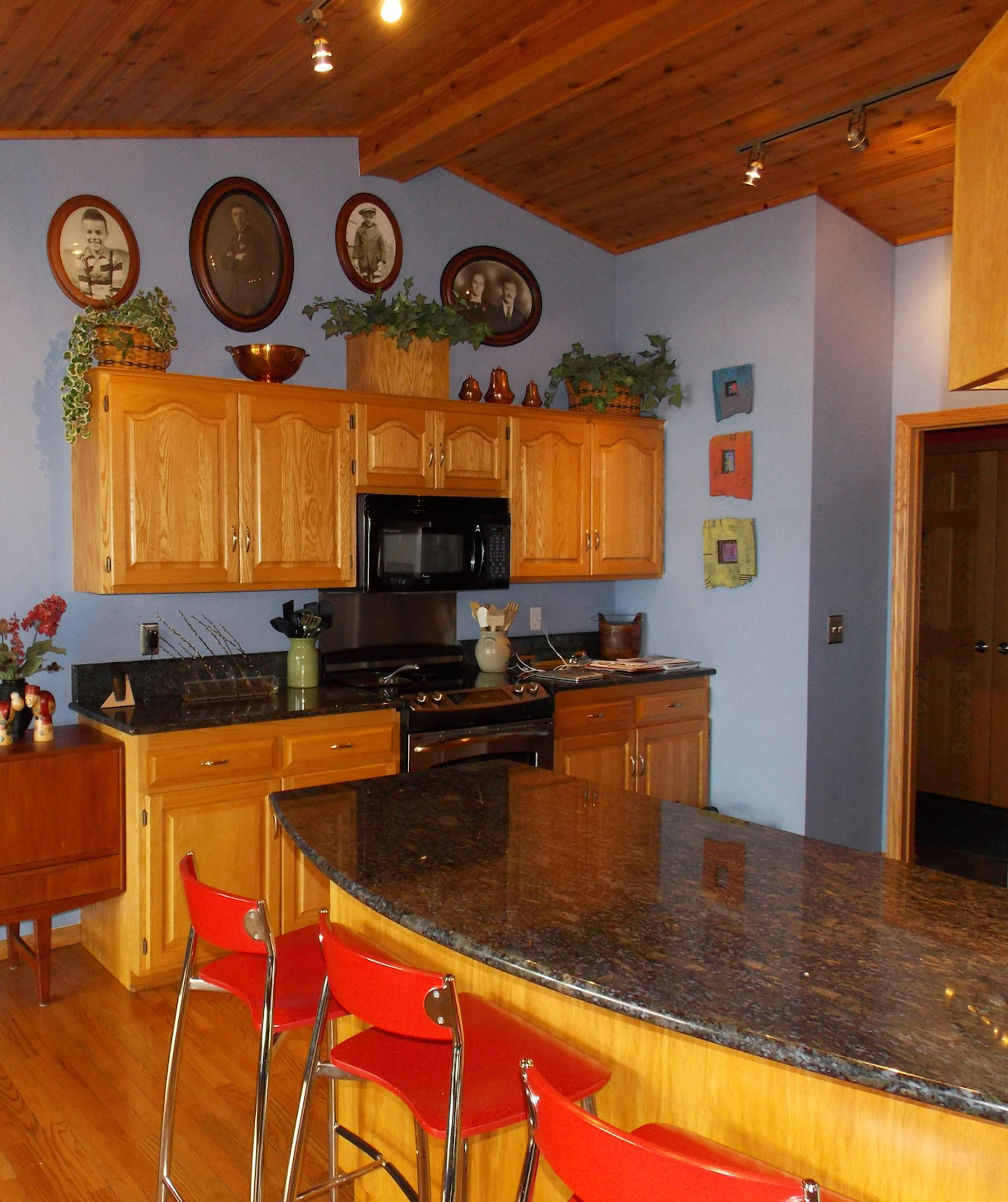 Perushek kitchen, before