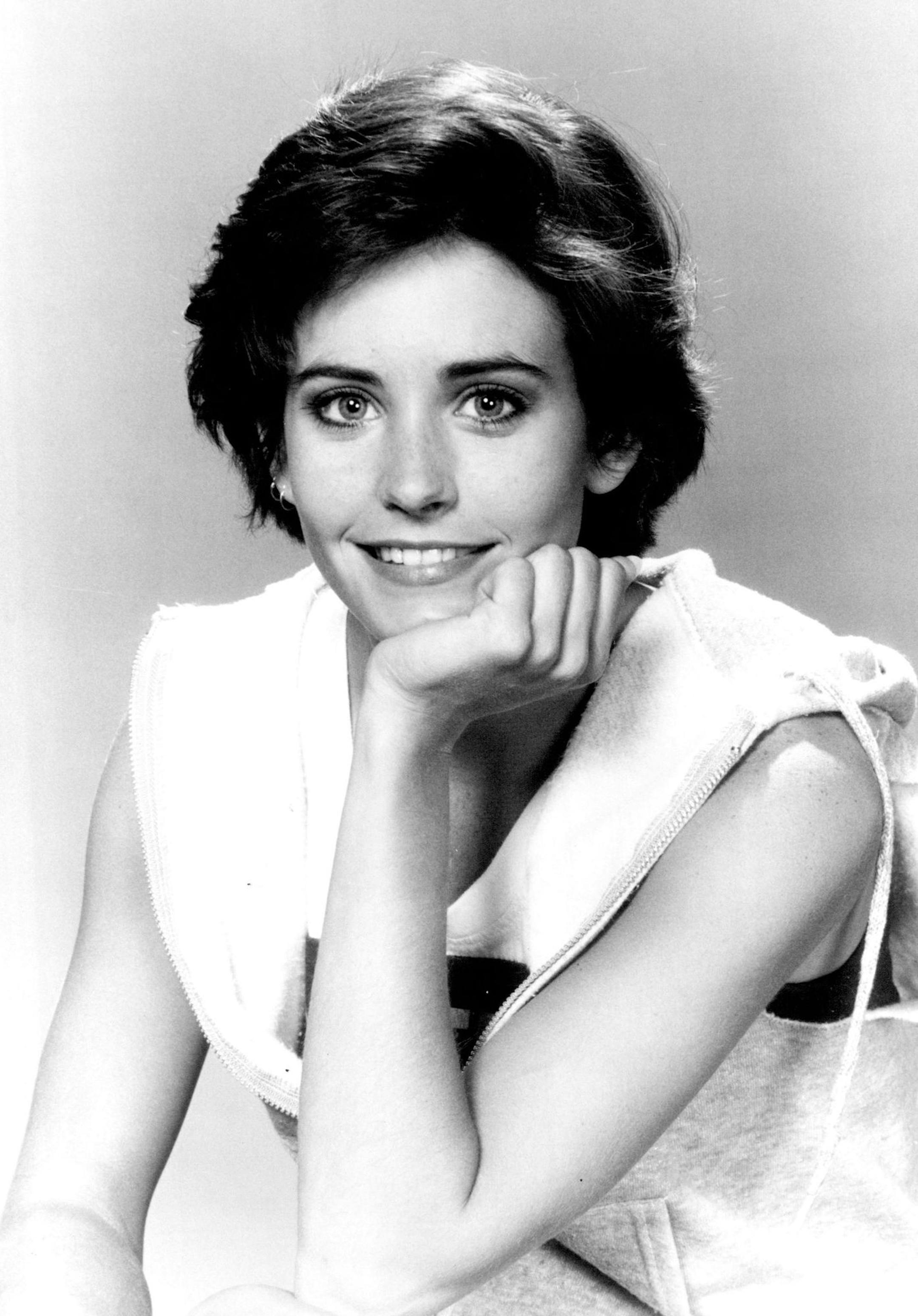 August 9, 1985 NEW FALL SERIES MOVING MISFIT -- Model Courteney Cox (who danced with Bruce Springsteen in his "Dancin' in the Dark" video) co-stars as a young girl with telekinetic powers who can move objects - or people - in NBC-TV'S new humorous drama series "Misfits of Science," premiering this fall on Fridays(9-10 p.m. NYT). NEW SERIES PREVIEW "Misfits of Science" will premier with a special two-hour preview on NBC Sunday Night at the Movies" September 22 (8-10 p.m. NYT). The series will be