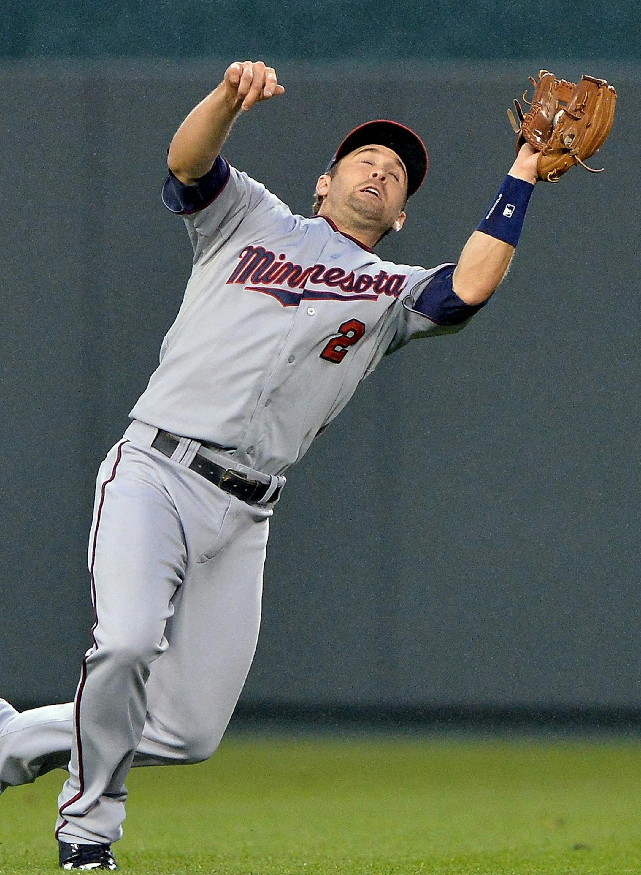 Minnesota Twins second baseman Brian Dozier (2)