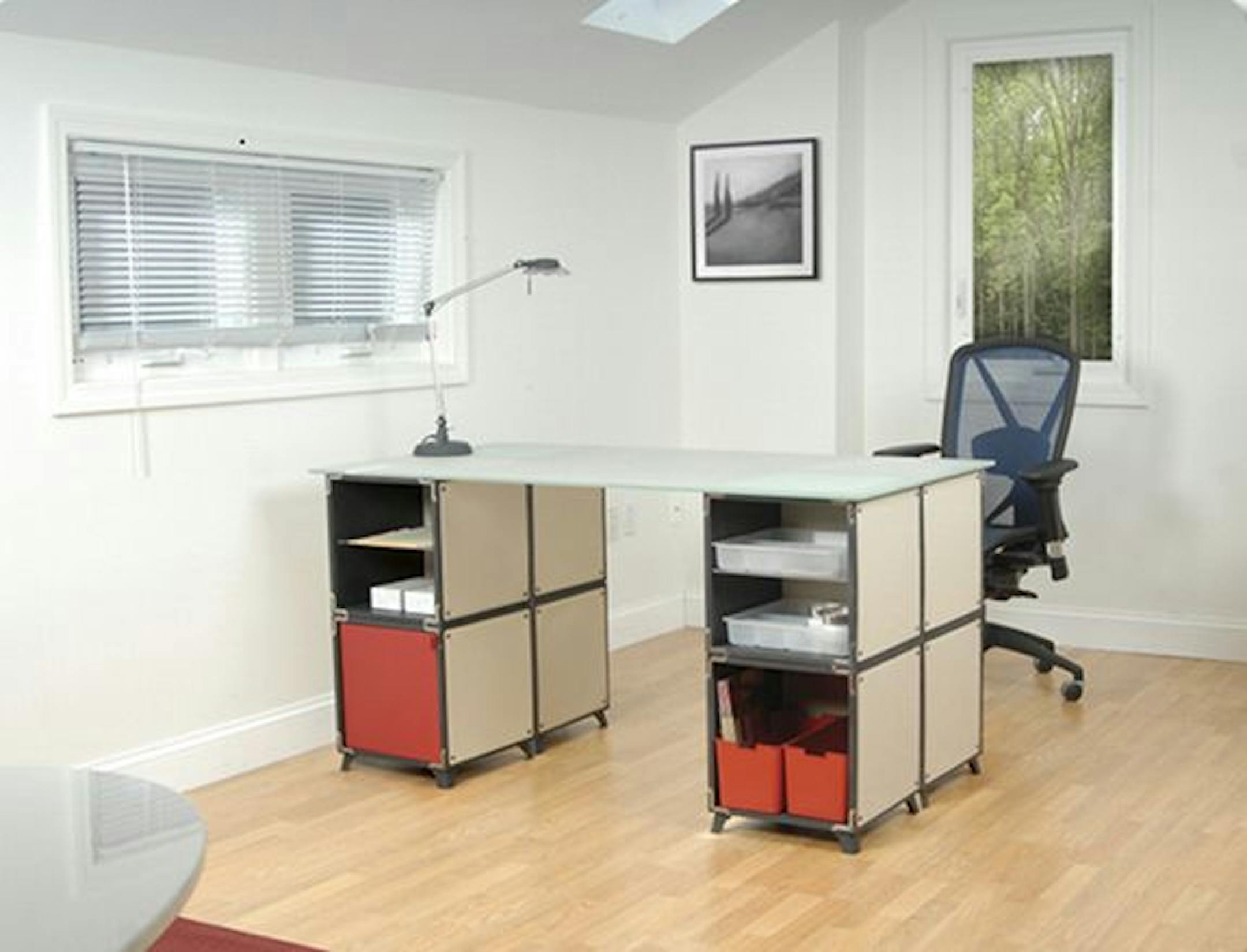 Yube Cube desk