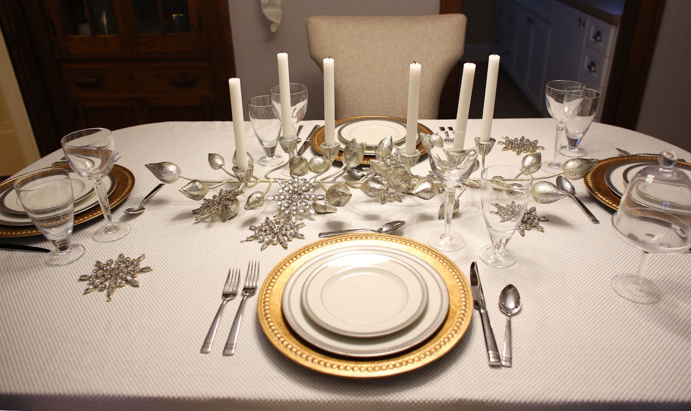 Interior Designer Lisa Peck of Lilu Interiors, added costume jewelry as accents to her table setting in her home in Minneapolis, Thursday, November 20, 2013. ] (KYNDELL HARKNESS/STAR TRIBUNE) kyndell.harkness@startribune.com