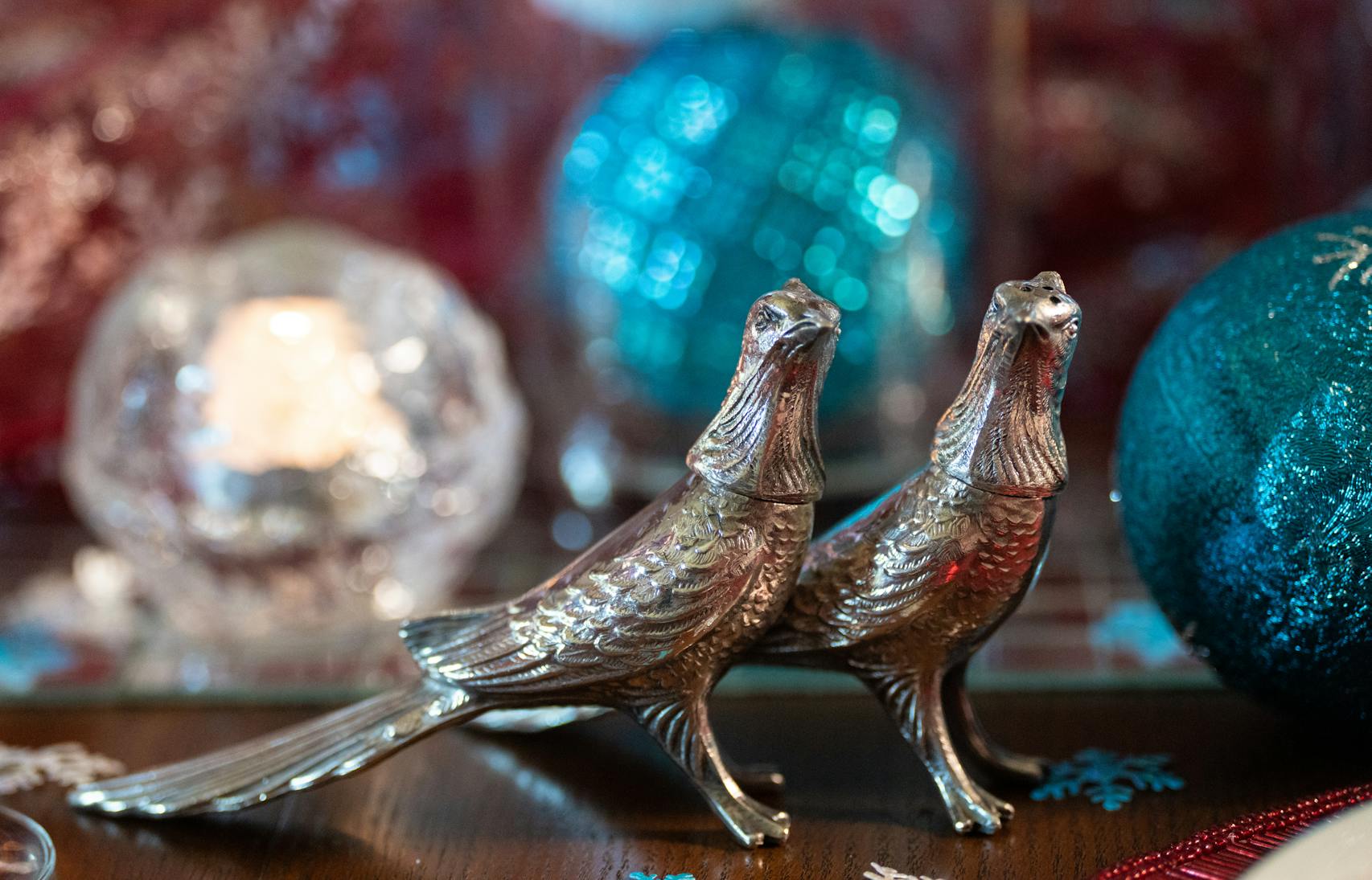 Bird Salt and pepper shakers on a holiday tablescape by Amy Leyden of Kaleidoscope Table Settings.