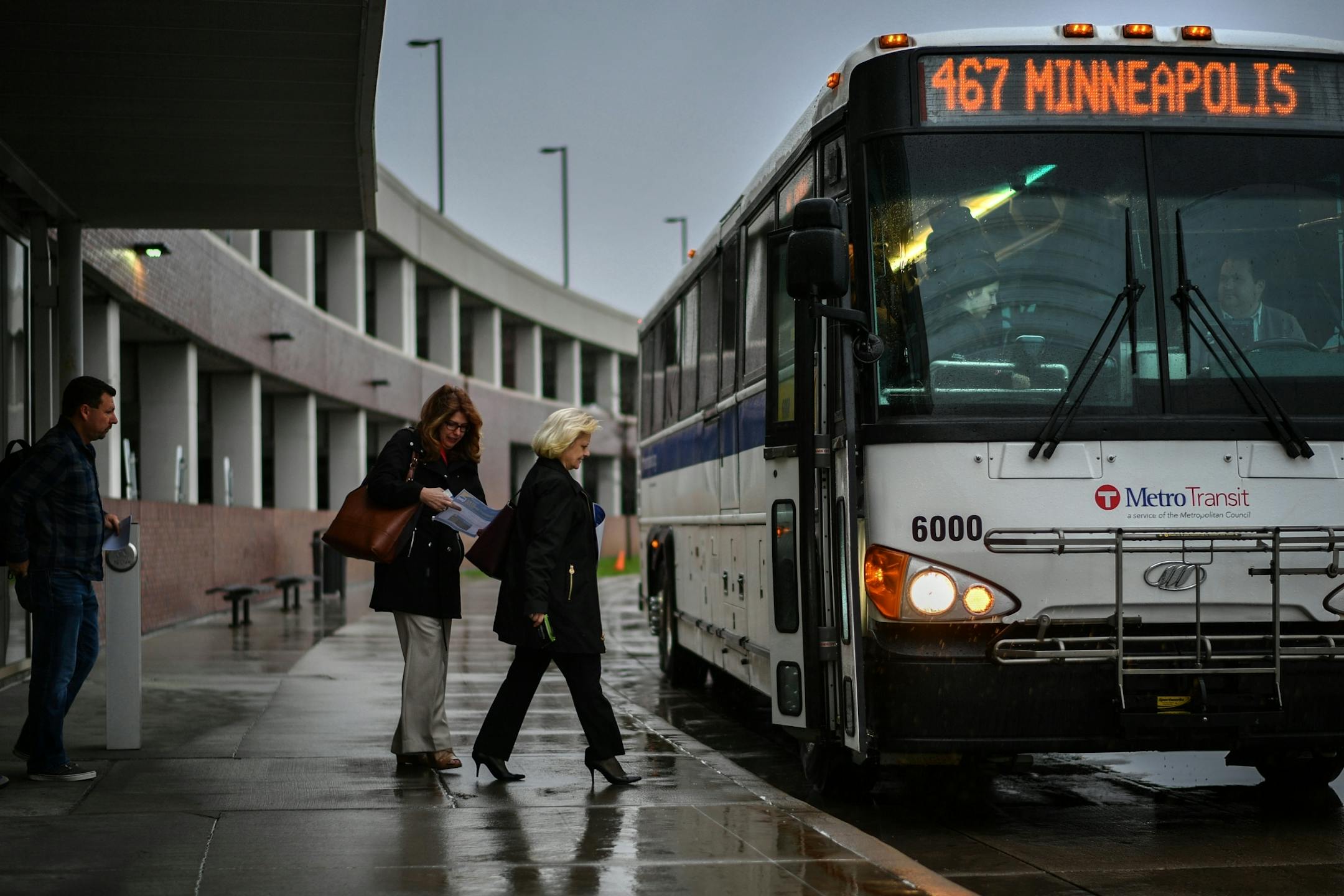 Members of the Minneapolis and St. Paul chambers of commerce offered leaflets to morning commuters at Kenrick Avenue Park-n-Ride in Lakeville, urging them to call their legislators about a proposed 40 percent reduction in transit funding.