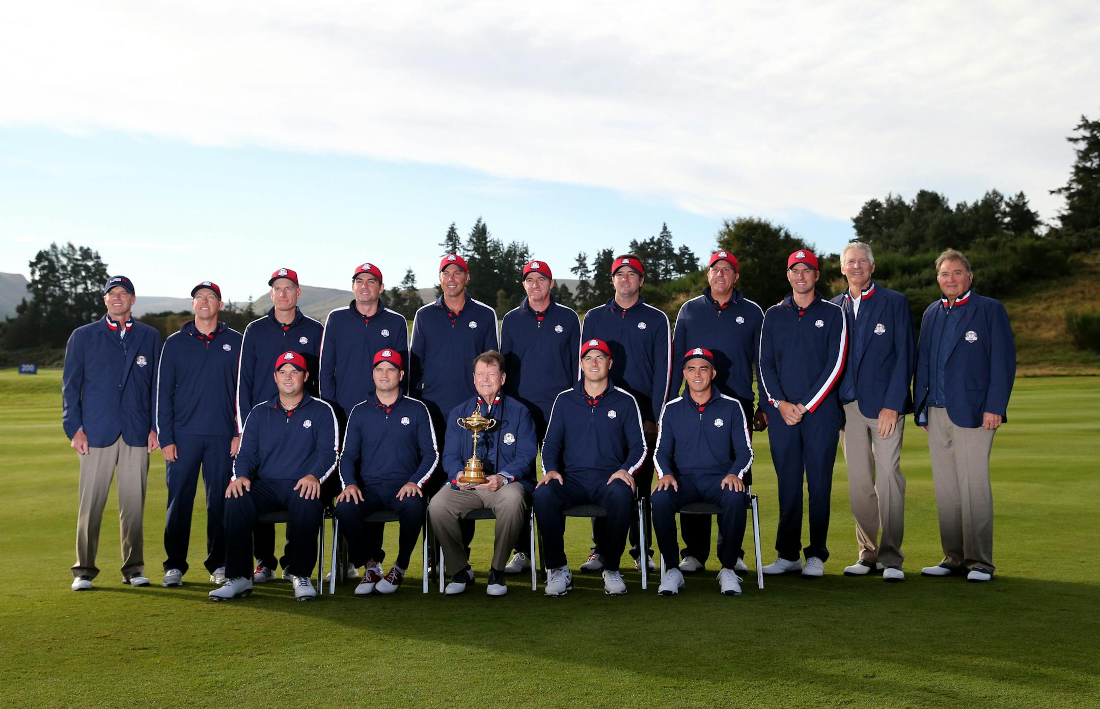 US team captain Tom Watson, front center, holds the Ryder Cup trophy during a team photo ahead of the Ryder Cup golf tournament at Gleneagles, Scotland, Tuesday, Sept. 23, 2014. (AP Photo/Scott Heppell)