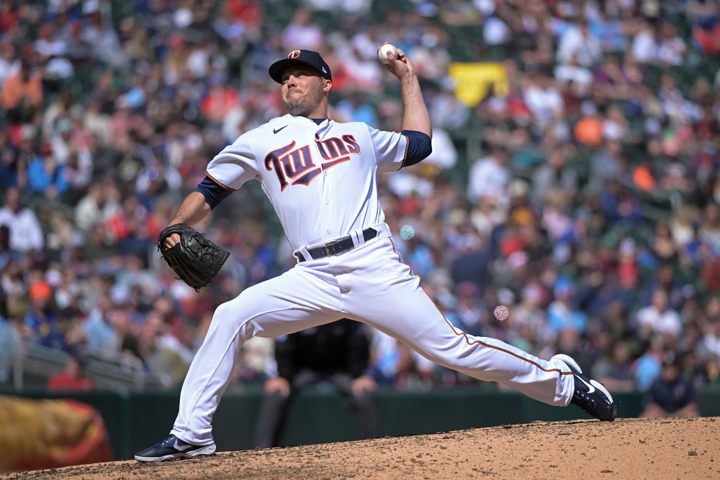 Minnesota Twins relief pitcher Caleb Thielbar (56) throws a pitch in the top of the fifth inning against the Seattle Mariners Saturday, April 9, 2022 at Target Field in Minneapolis, Minn.] AARON LAVINSKY• Aaron.lavinsky@startribune.com