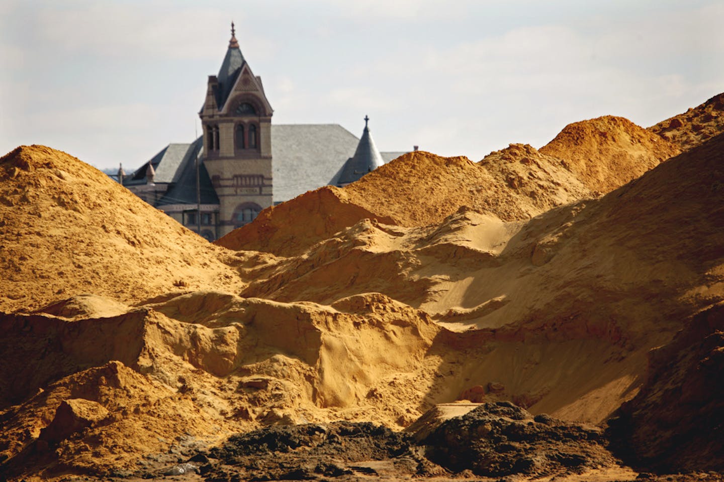 A 50,000-ton pile of sand in downtown Winona in 2012.