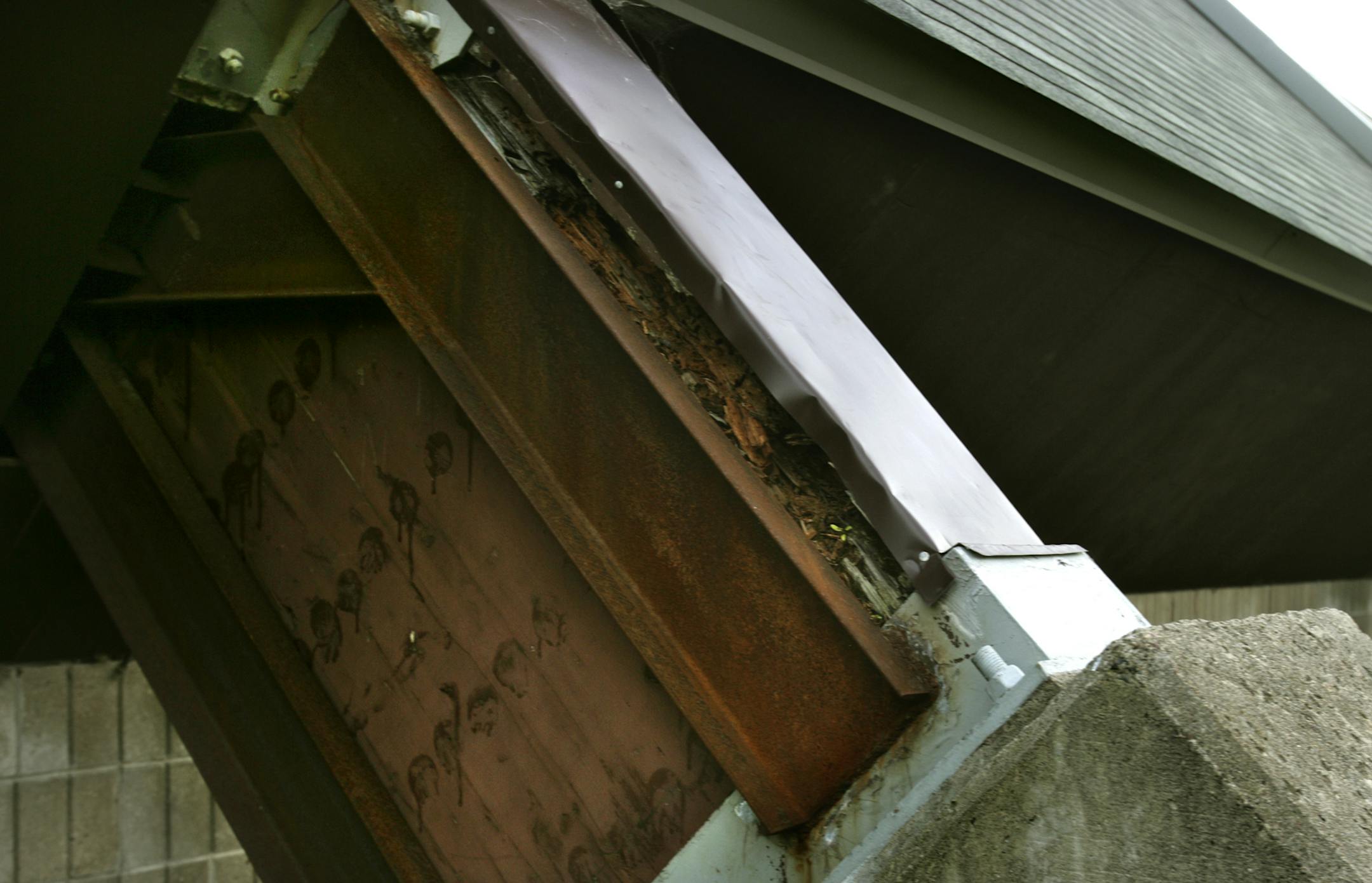 joel koyama¬•jkoyama@startribune.com ice 20014551a :] West St. Paul is discussing what to do with the city's aging ice rink. There are three options: build a new ice rink and attached field turf dome on busy Robert Street, make repairs to existing arena and add a 100,000 turf dome at existing location or just make repairs to existing ice arena and add some additional amenities. The current arena is in need of about $1.5 million worth of repairs. It needs a new roof, new ice making eq