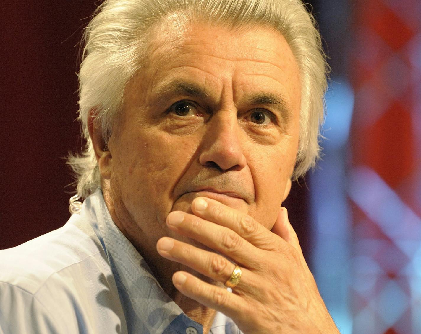 Der US - amerikanische Schriftsteller John Irving, aufgenommen am Donnerstag (16.09.10) im Theaterhaus Stuttgart als Gast der SWR3 - Sendung "Literatur im Foyer", bei der Irving aus seinem neuen Roman "Letzte Nacht in Twisted River" vorlas. Irving, geboren 1942 in Exeter, New Hampshire, erreichte seinen Durchbruch mit "Garp und wie er die Welt sah". Im Jahr 2000 erhielt er den Oscar fuer die Drehbuchadaption seines Romans "Gottes Werk und Teufels Beitrag". Im Jahr 2001 wurde Irving in die "Ameri