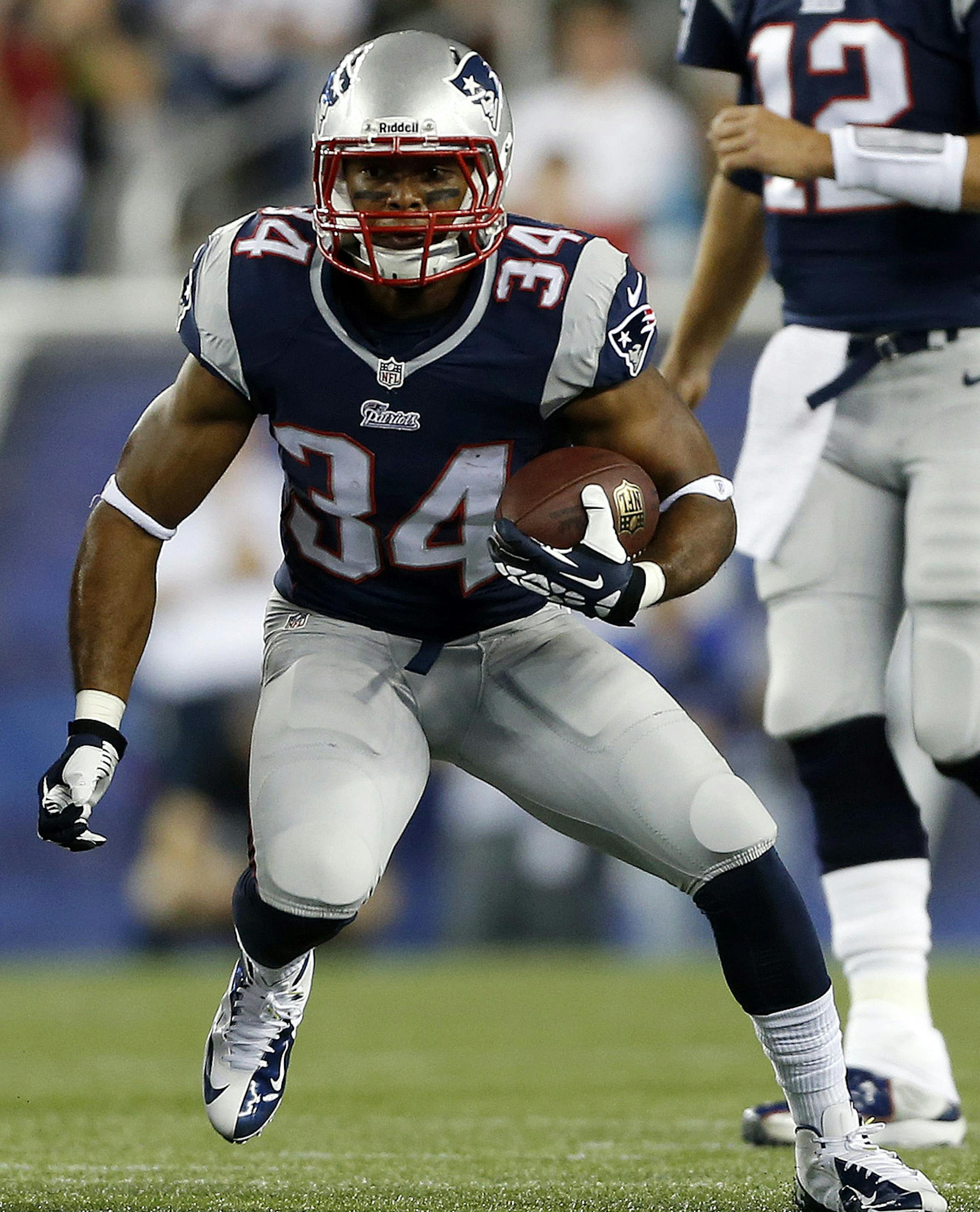 New England Patriots running back Shane Vereen (34) runs agains the defense of Tampa Bay Buccaneers linebacker Adam Hayward (57) during an NFL preseason football game Friday, Aug. 16, 2013, in Foxborough, Mass. (AP Photo/Michael Dwyer) ORG XMIT: FBO1
