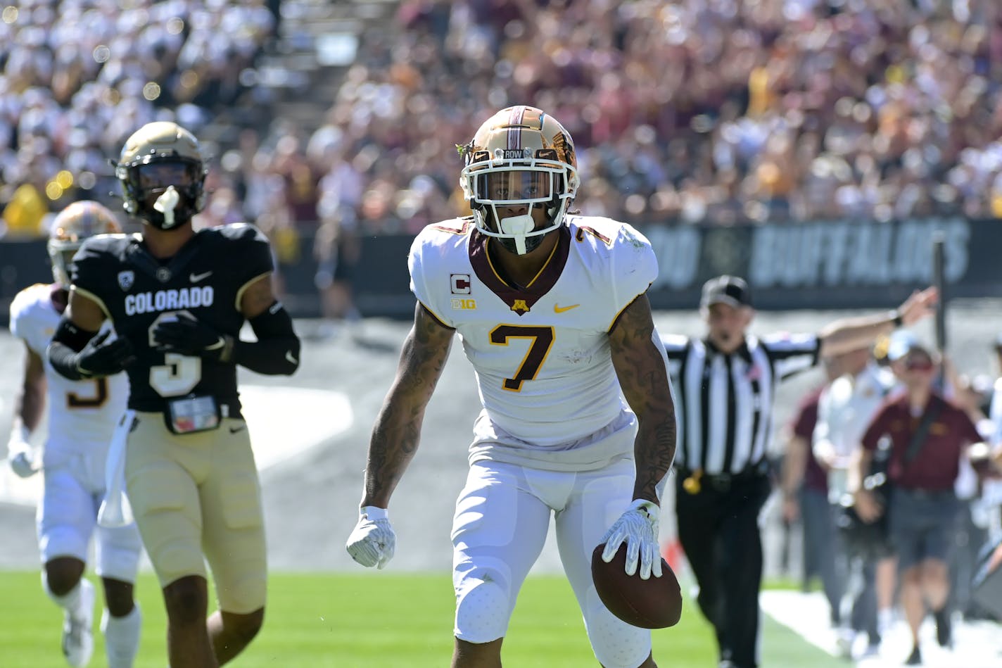 Minnesota Gophers wide receiver Chris Autman-Bell (7) reacted after catching the ball for a first down in the second quarter against the Colorado Buffaloes. ] AARON LAVINSKY • aaron.lavinsky@startribune.com