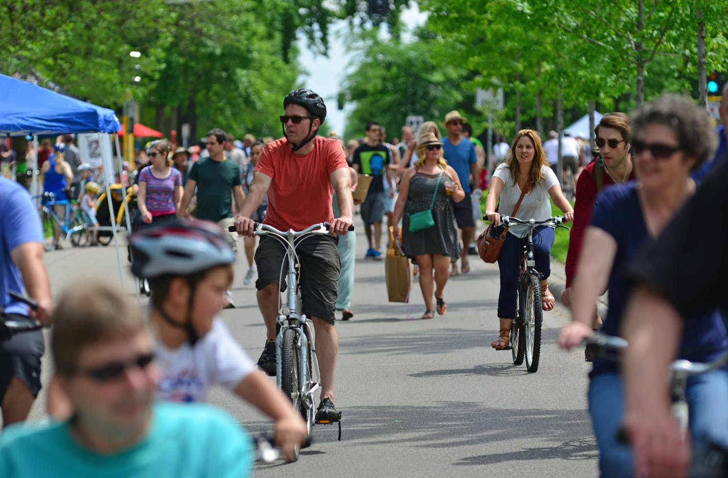 ] On Sunday, Open Streets Minneapolis came to south Minneapolis for a day of bike riding, special happenings, community organizations, yoga sessions, and more on Lyndale Avenue. Richard.Sennott@startribune.com Richard Sennott/Star Tribune Minneapolis Minn. Sunday 6/08/2014) ** (cq)