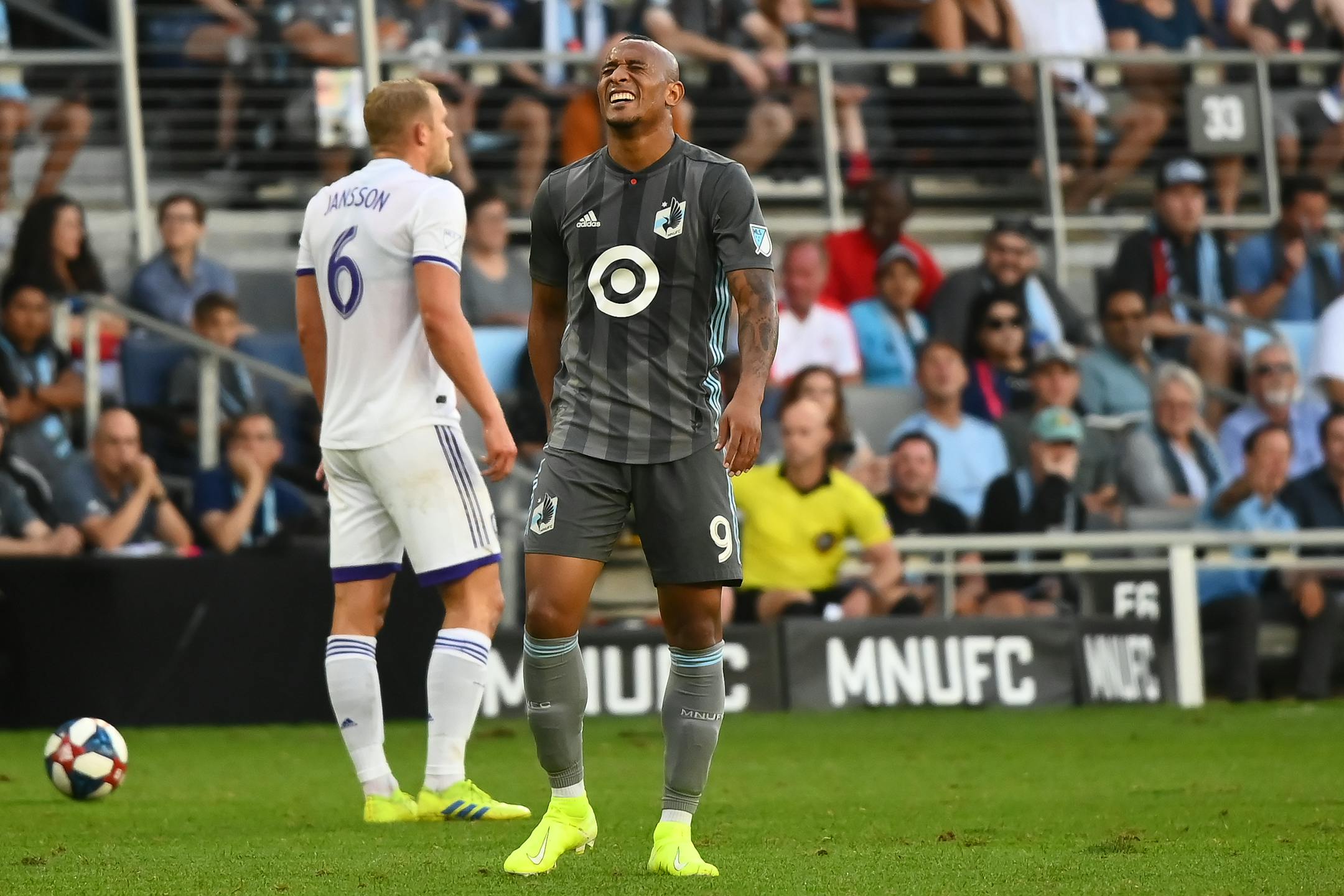 Minnesota United forward Angelo Rodriguez (9) held the back of his leg after an injury in the first half against Orlando City. ] Aaron Lavinsky • aaron.lavinsky@startribune.com Minnesota United played Orlando City in an MLS soccer game on Saturday, Aug. 17, 2019 at Allianz Field in St. Paul, Minn.