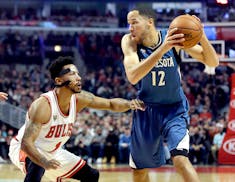 Minnesota Timberwolves forward Tayshaun Prince, right, looks to a pass as Chicago Bulls guard Derrick Rose guards during the first half of an NBA bask