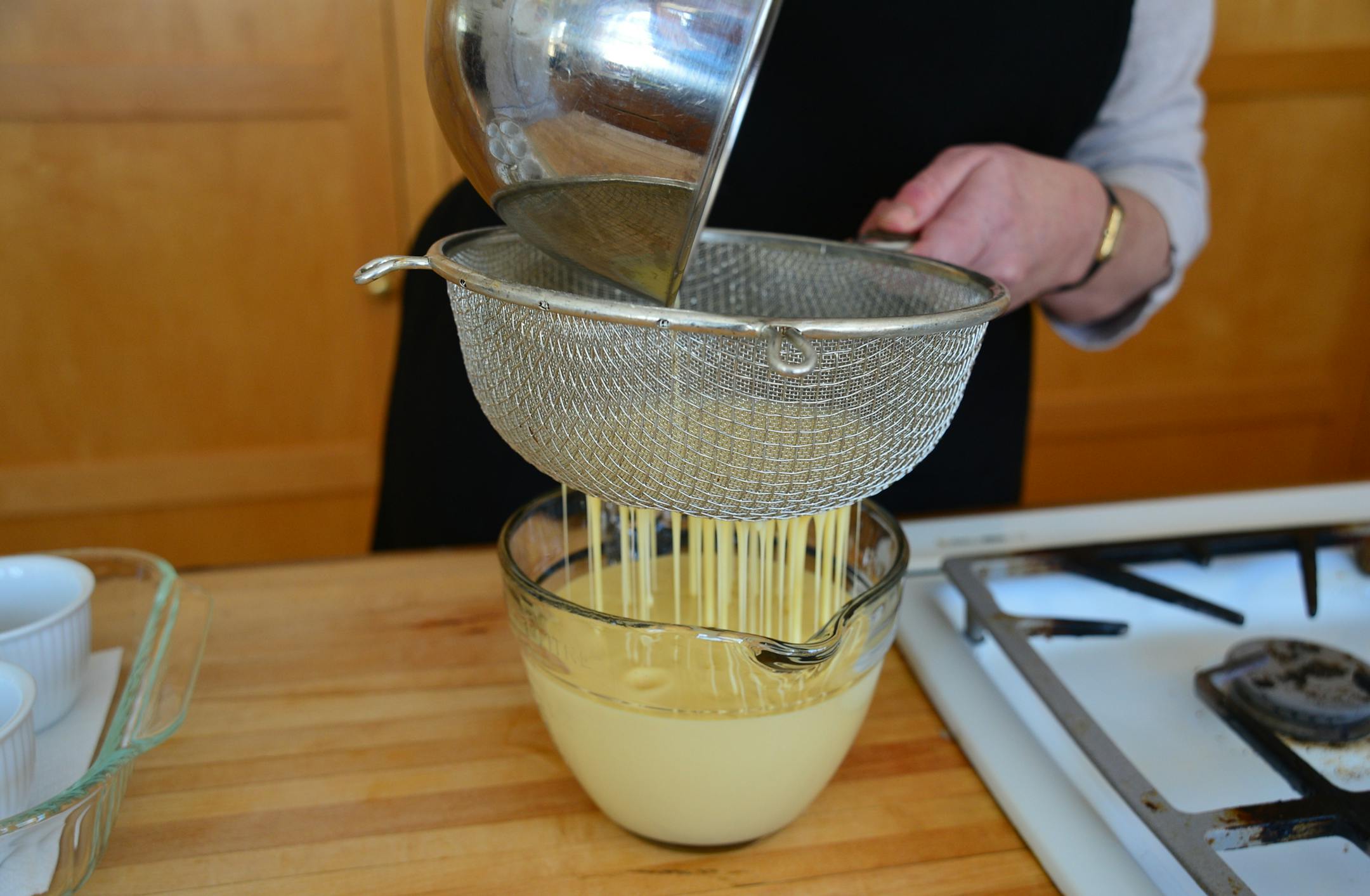 Baking Central goes to Latin America with a caramel flan from start to finish. ] Richard.Sennott@startribune.com Richard Sennott/Star Tribune Edina , Minn. Friday 1/31/2014) ** (cq)