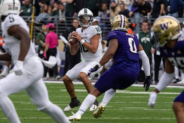 Michigan State quarterback Payton Thorne (10) completed 11 passes to tight ends in last week’s loss at Washington.