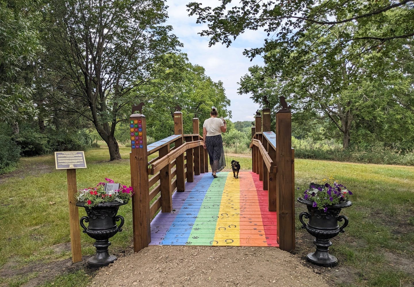 A new rainbow bridge memorial in St. Cloud offers a place to grieve their pets
