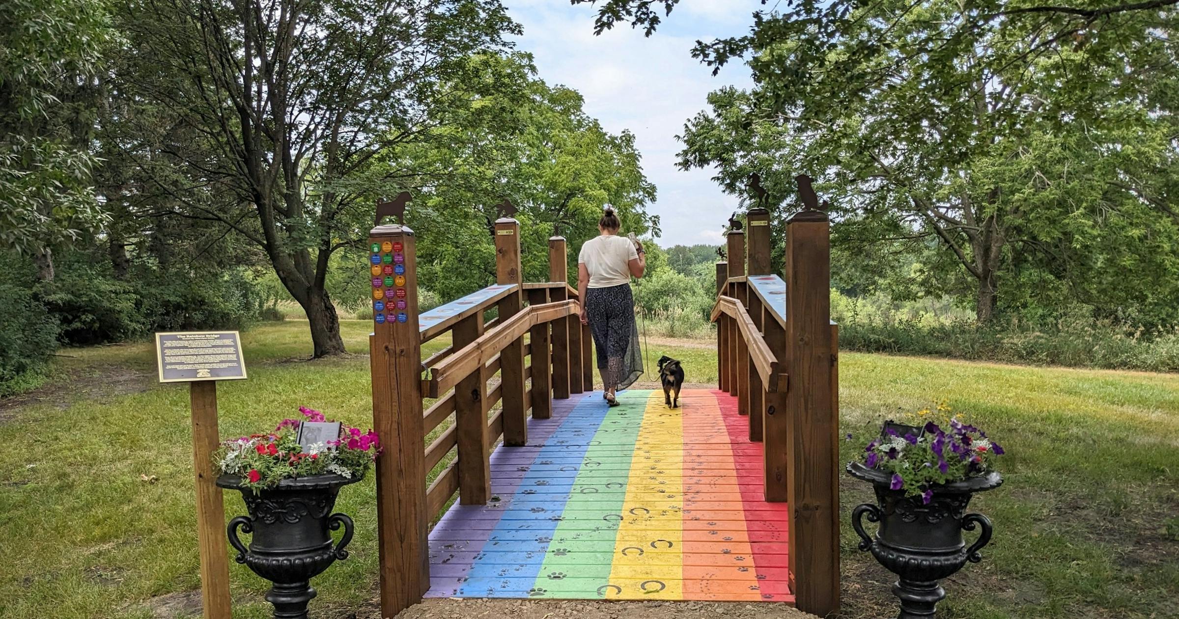 A new rainbow bridge memorial in St. Cloud offers a place to grieve their pets