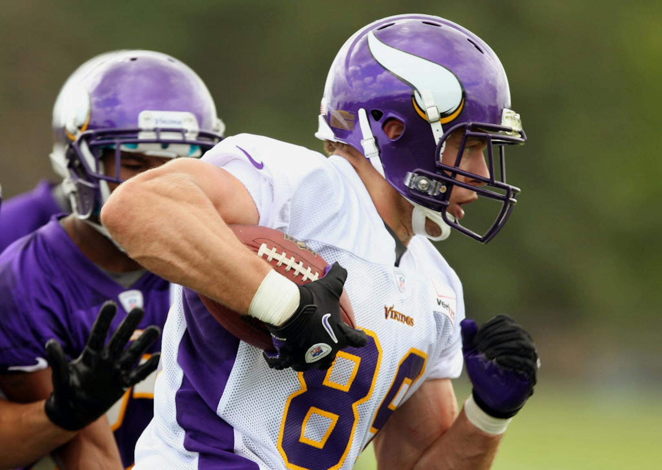 Vikings tight end John Carlson