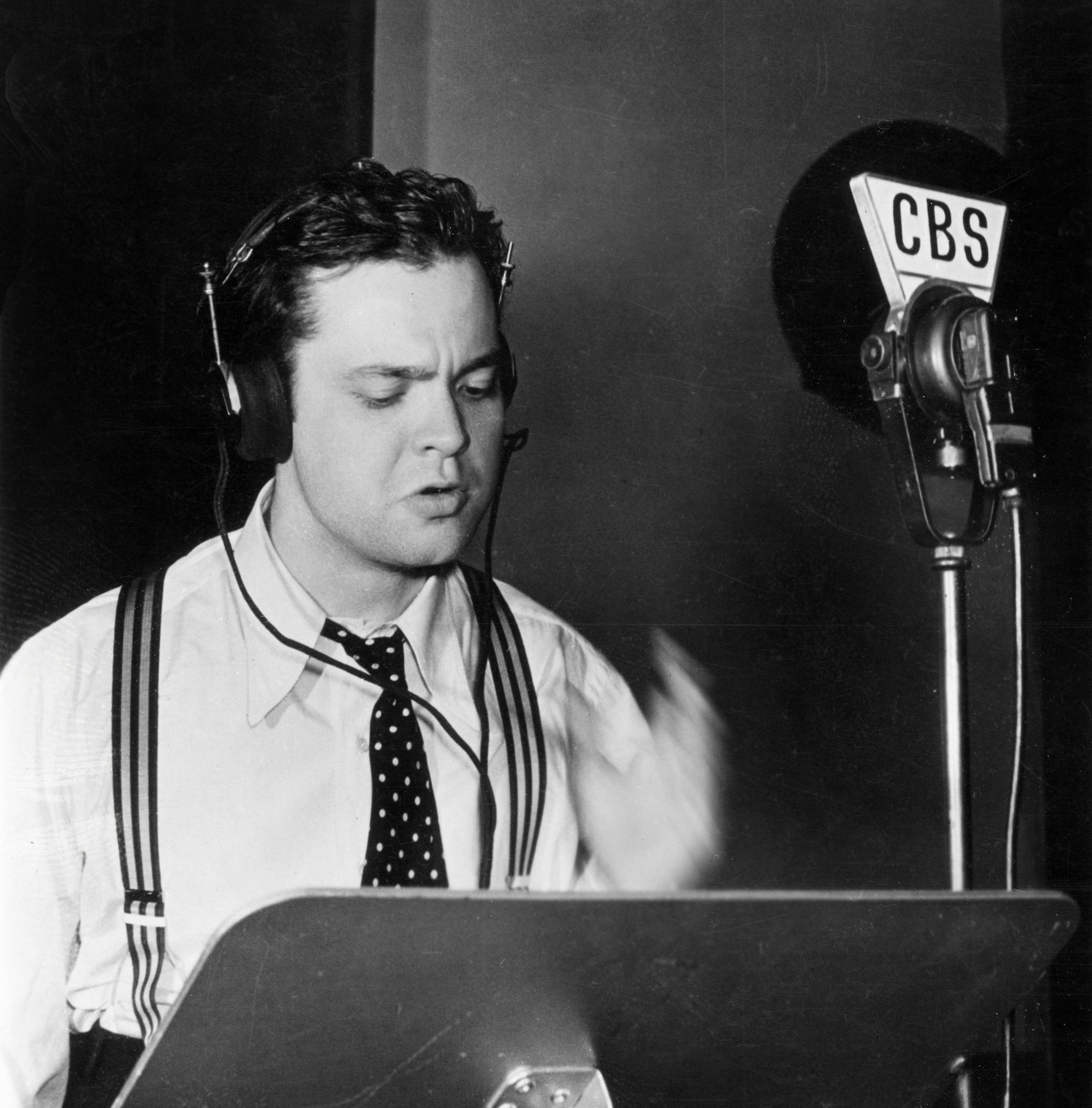 Campbell Playhouse (CBS Radio) December, 1938 Shown in rehearsal: Orson Welles NB: program created following his October 30 broadcast of The War of the Worlds