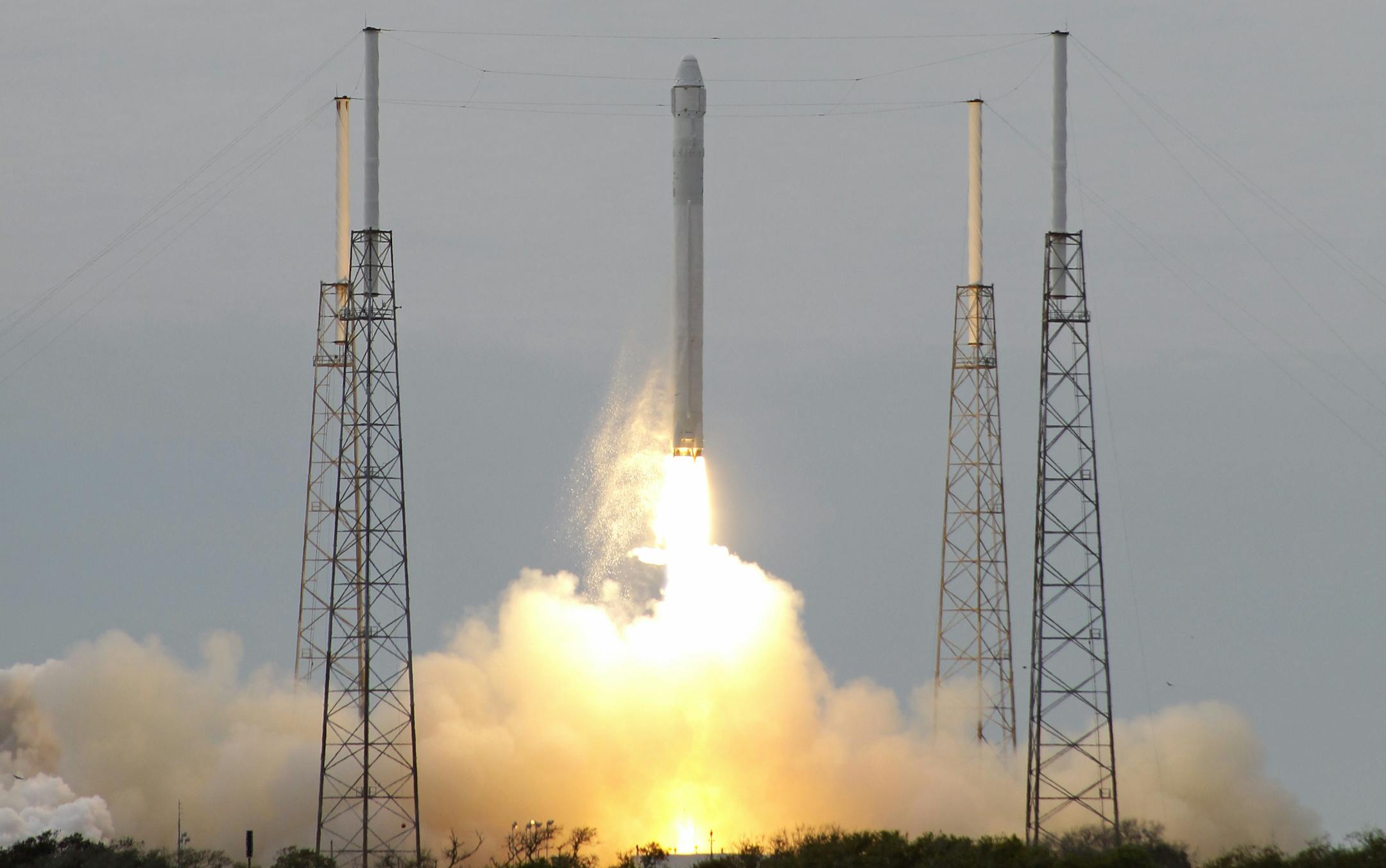 The Falcon 9 SpaceX rocket lifts off from launch complex 40 at the Cape Canaveral Air Force Station in Cape Canaveral, Fla. on Friday, March 1, 2013. The rocket is transporting the Dragon capsule to the International Space Station containing more than a ton of food, tools, computer hardware and science experiments. (AP Photo/John Raoux) ORG XMIT: MIN2013031517045857