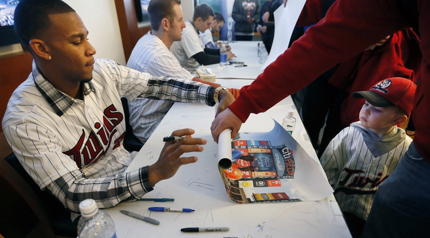 Landon Gafner 3, right waited in line with his father Ryan Gafner for a Byron Buxton autograph during Twins Fest at Target Field and Diamond Awards January 24-26 , 2014 in Minneapolis ,MN. Byron Buxton was named minor league player of the years. ] JERRY HOLT &#x201a;&#xc4;&#xf6;&#x221a;&#xd1;&#xac;&#xa2; jerry.holt@startribune.com ORG XMIT: MIN1402041521401198