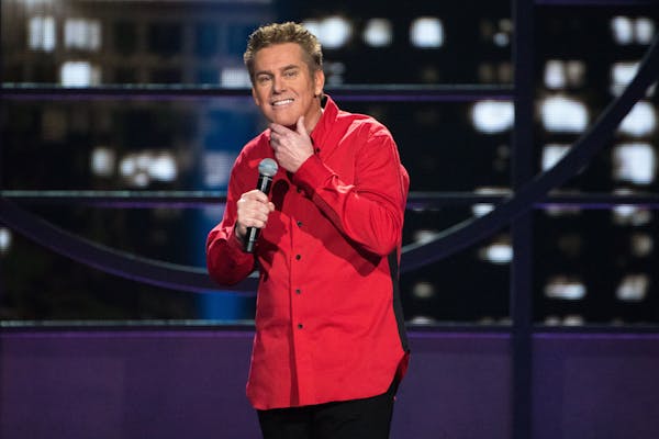 Brian Regan prefers a theater setting over comedy clubs for his routines because he finds the audience to be more focused.