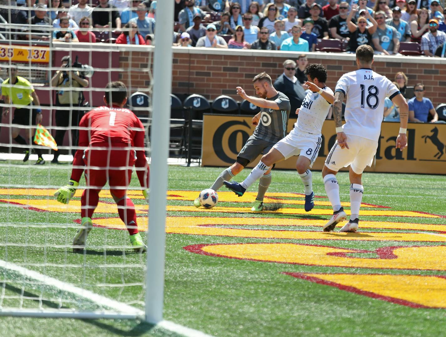 Jerome Thiesson of Minnesota United got off a shot in the first half against Vancouver on Saturday.